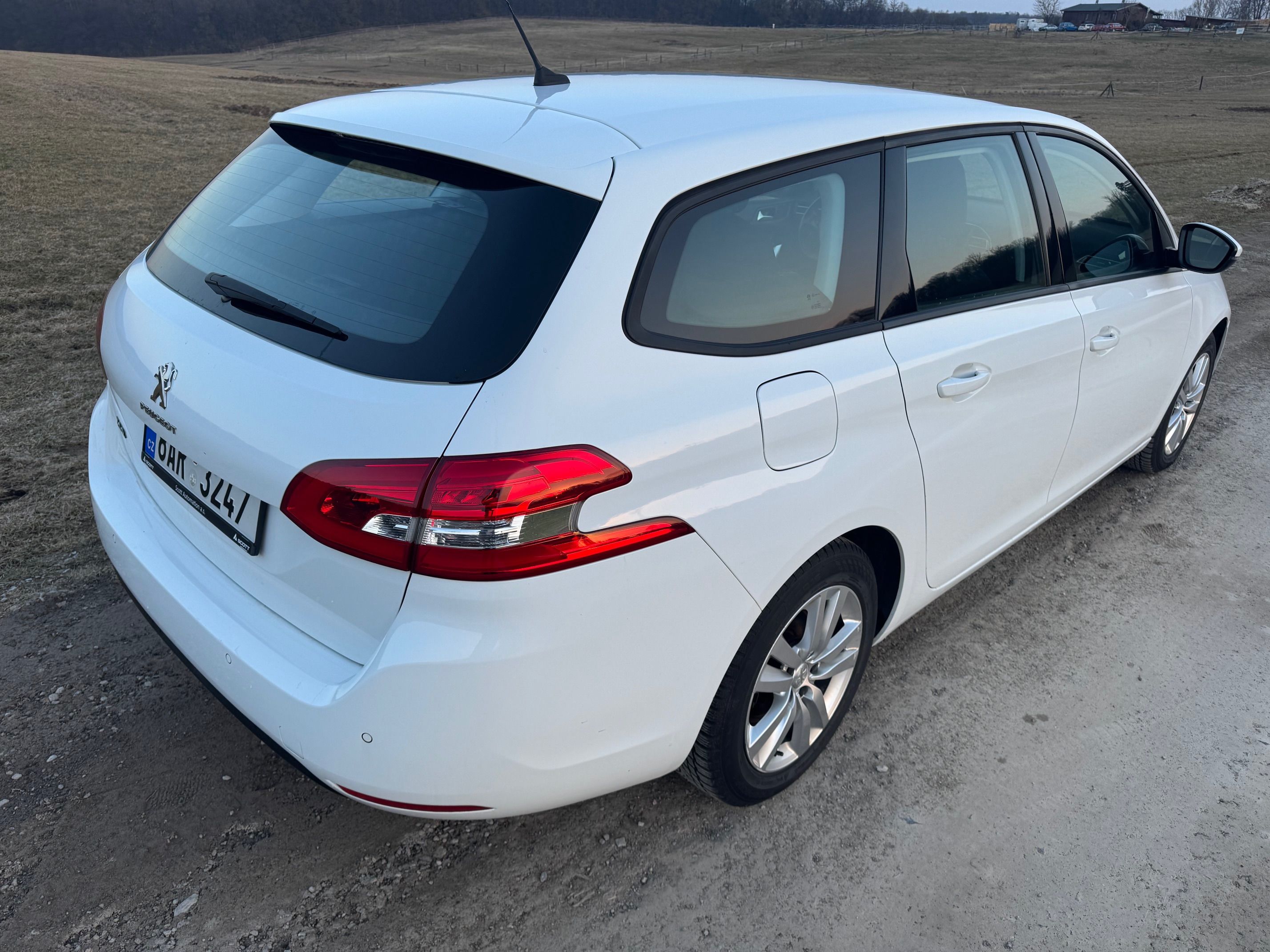 Peugeot 308, SW 1.5BlueHDI 96kW NAVI ČR - fotka 3