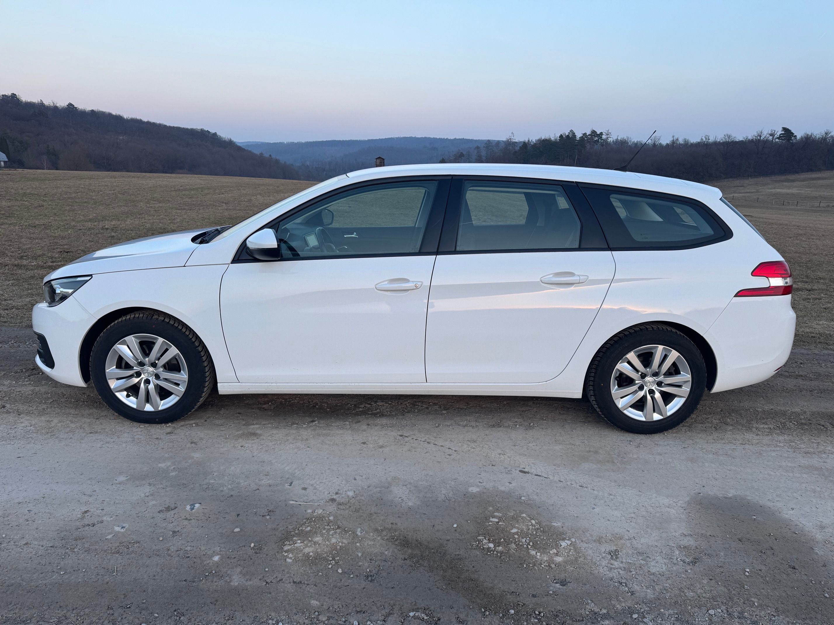 Peugeot 308, SW 1.5BlueHDI 96kW NAVI ČR - fotka 5