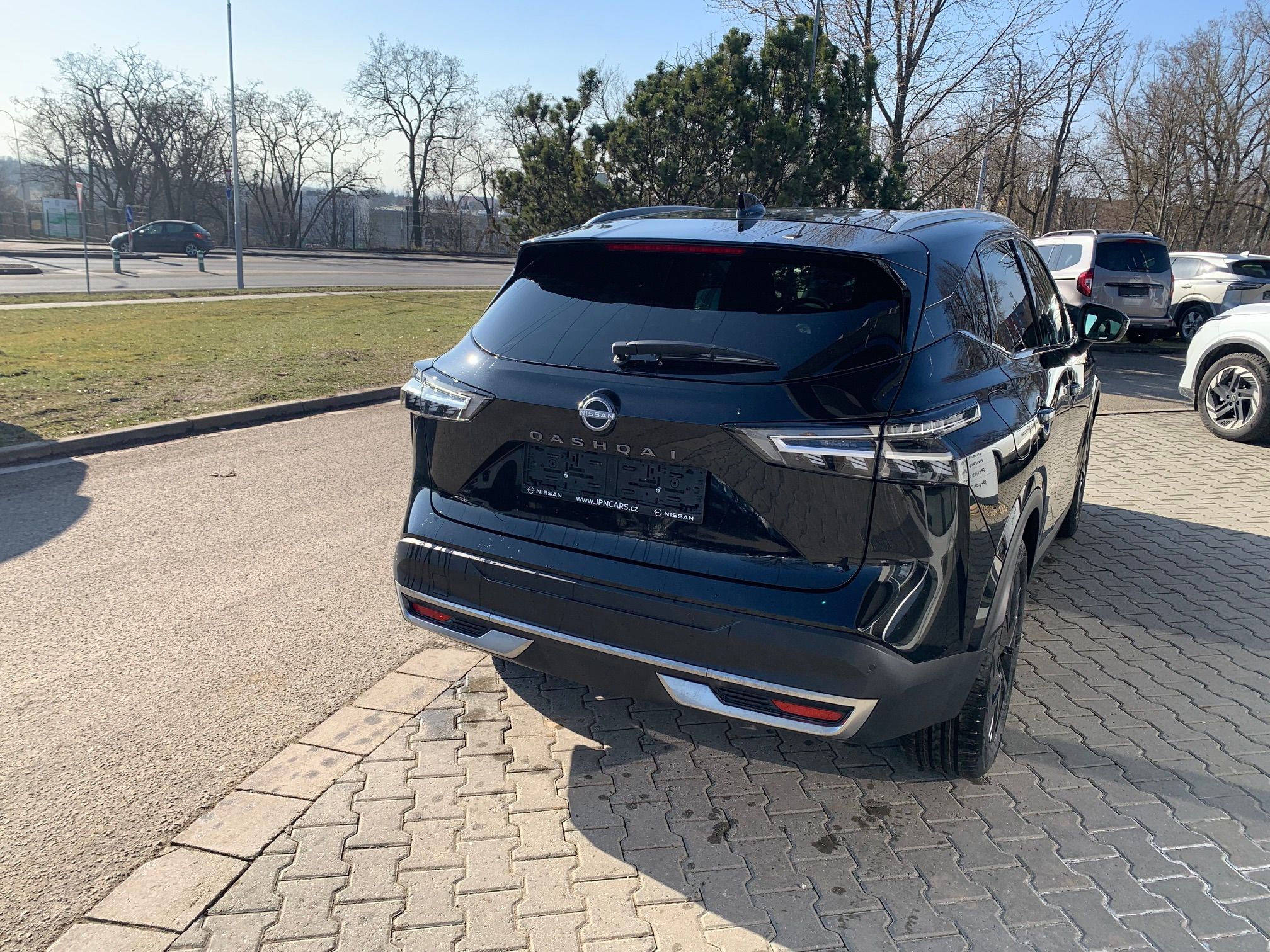 Nissan Qashqai, 1,3 DIG-T MH X-Tronic Tekna - fotka 6