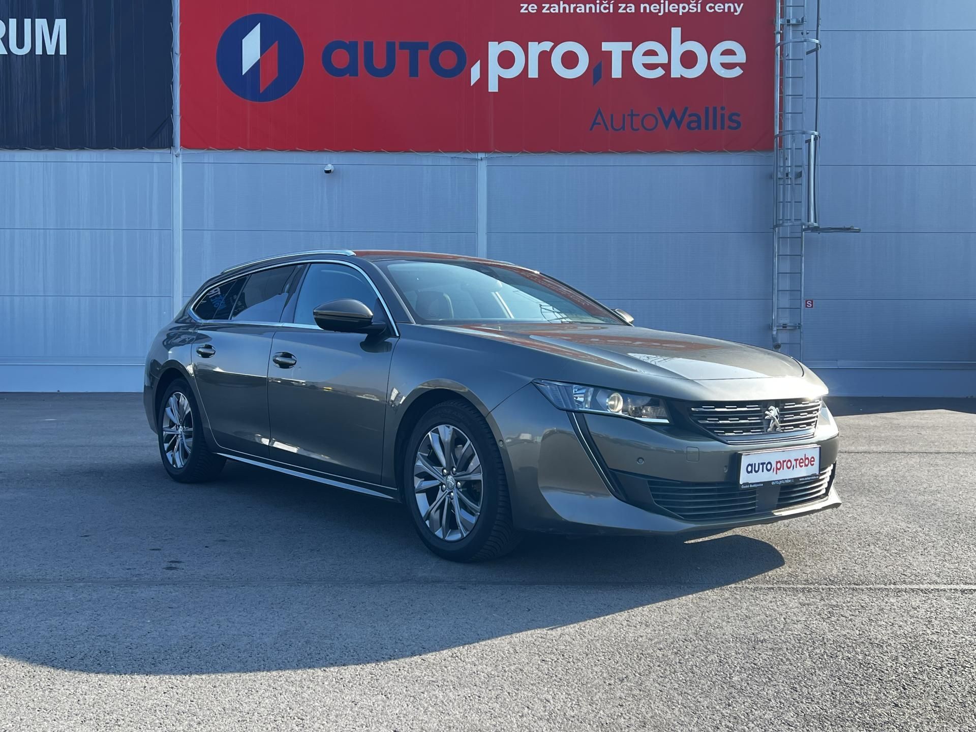 Peugeot 508, SW 1.6 133kW Aut. ALLURE - fotka 2