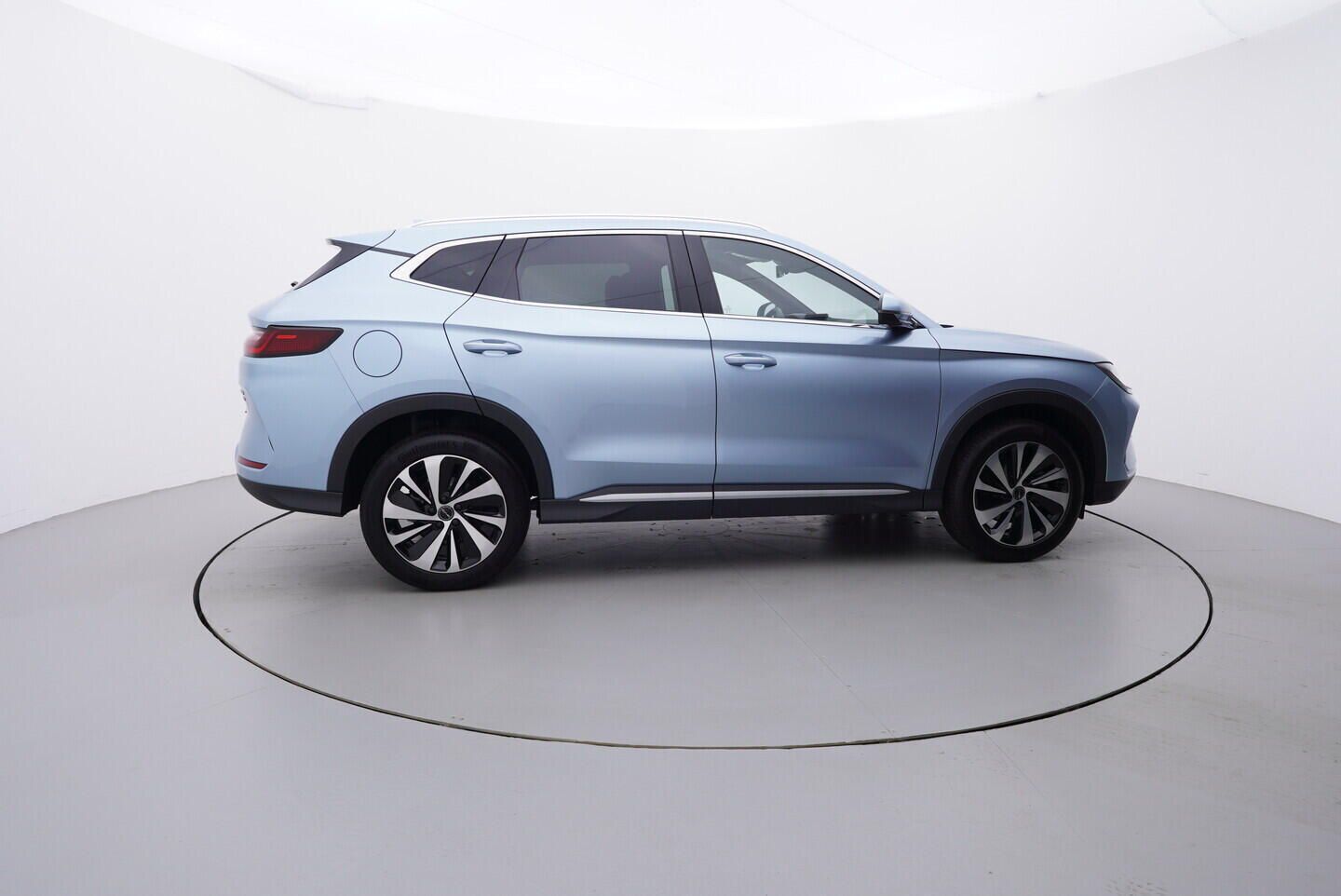 BYD Seal U, Design plg-in hybrid 238 kW - fotka 6