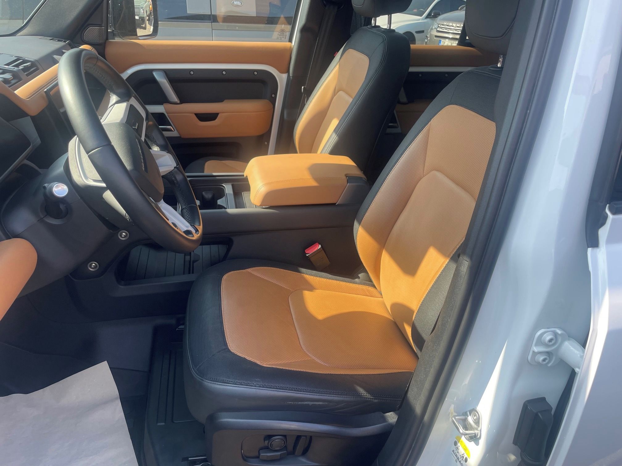 Land Rover Defender, 110 D300 HSE  model 24 - fotka 6