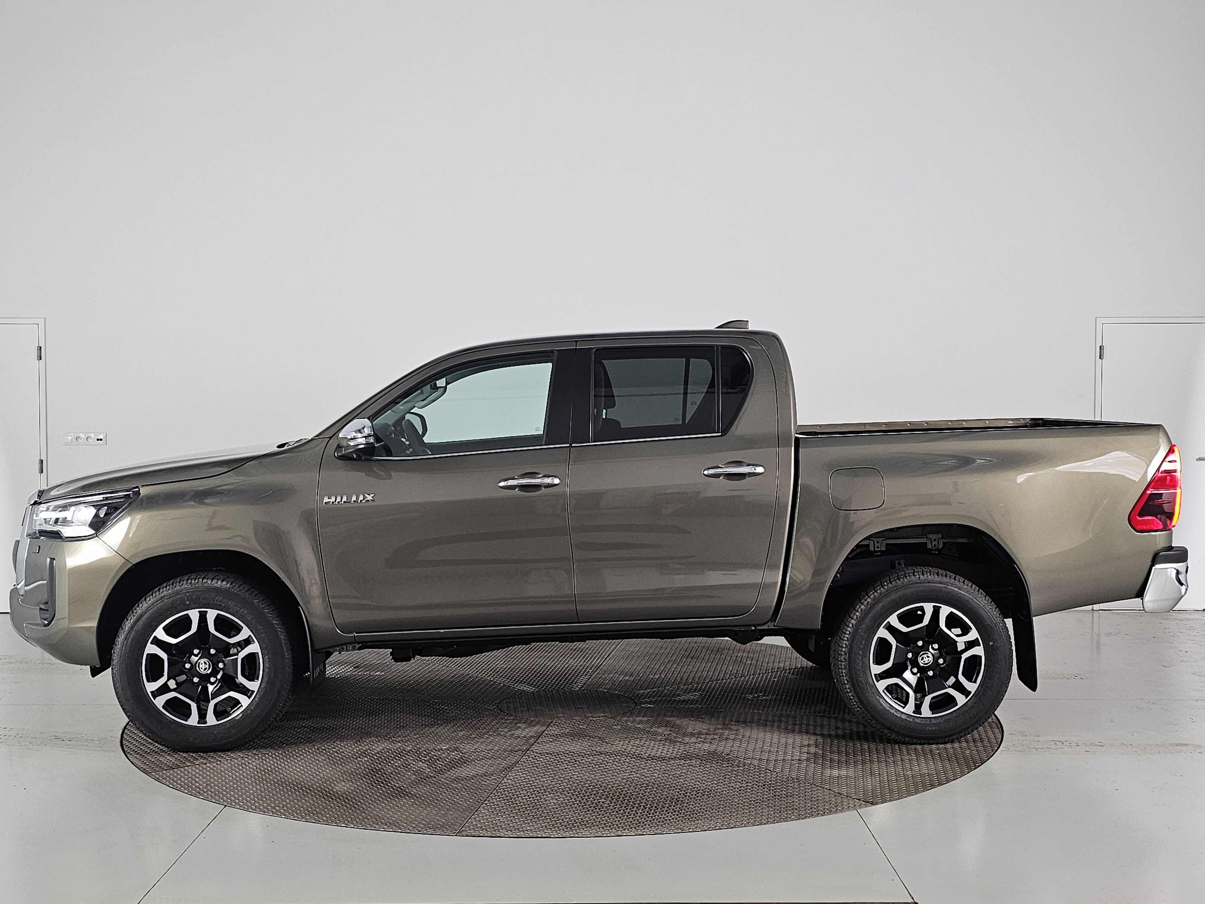 Toyota Hilux, DoubleCab 2.8D 6AT Executive - fotka 5