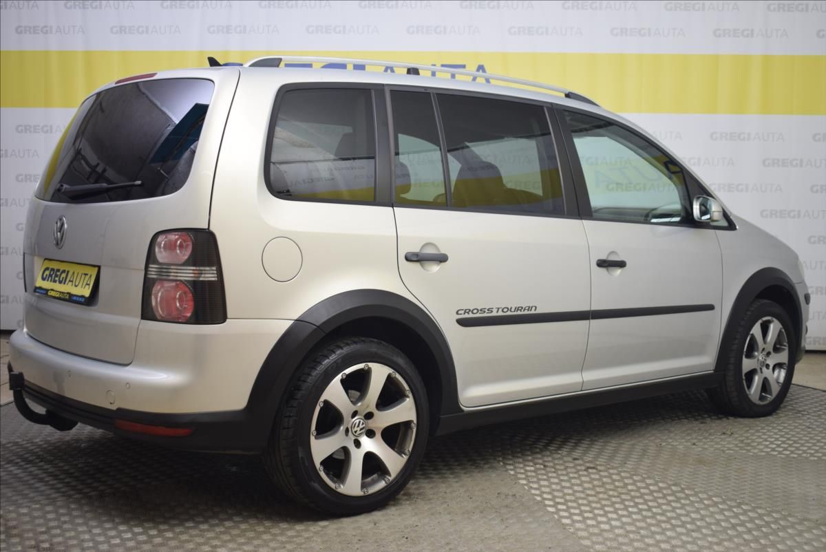 Volkswagen Touran, 1,4 TSi CROSS PR.SERVIS - fotka 5