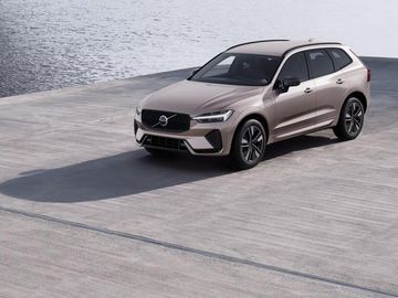 T6 AWD AUT DARK PLUS