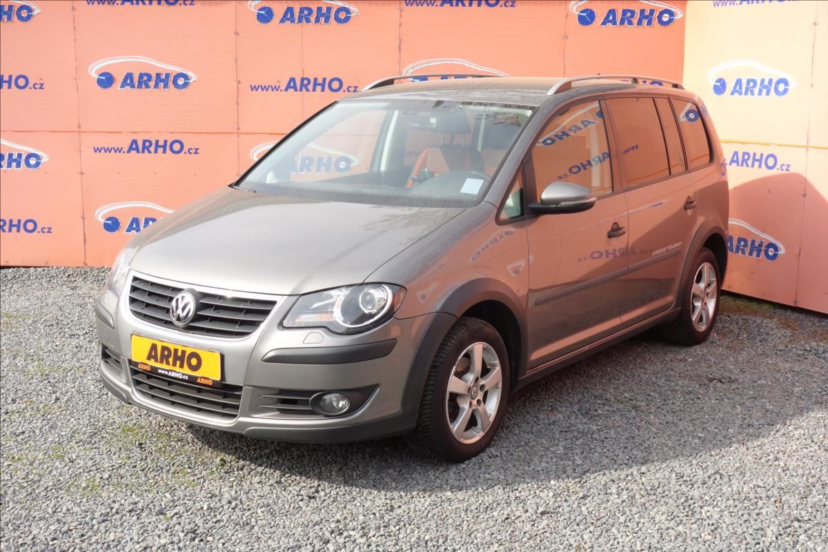 Volkswagen Touran, 2,0 TDi,SERV.KN.,CROSS,7 MÍST. - fotka 3