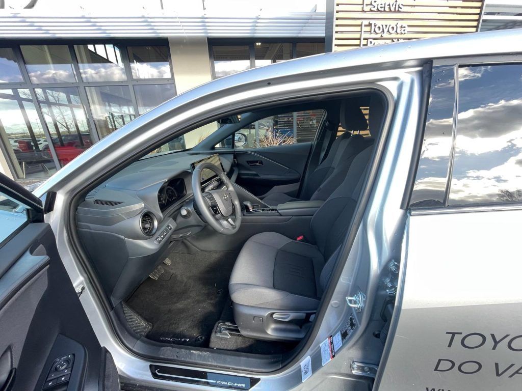Toyota C-HR, 2.0 Plug-In Hybrid Style - fotka 6