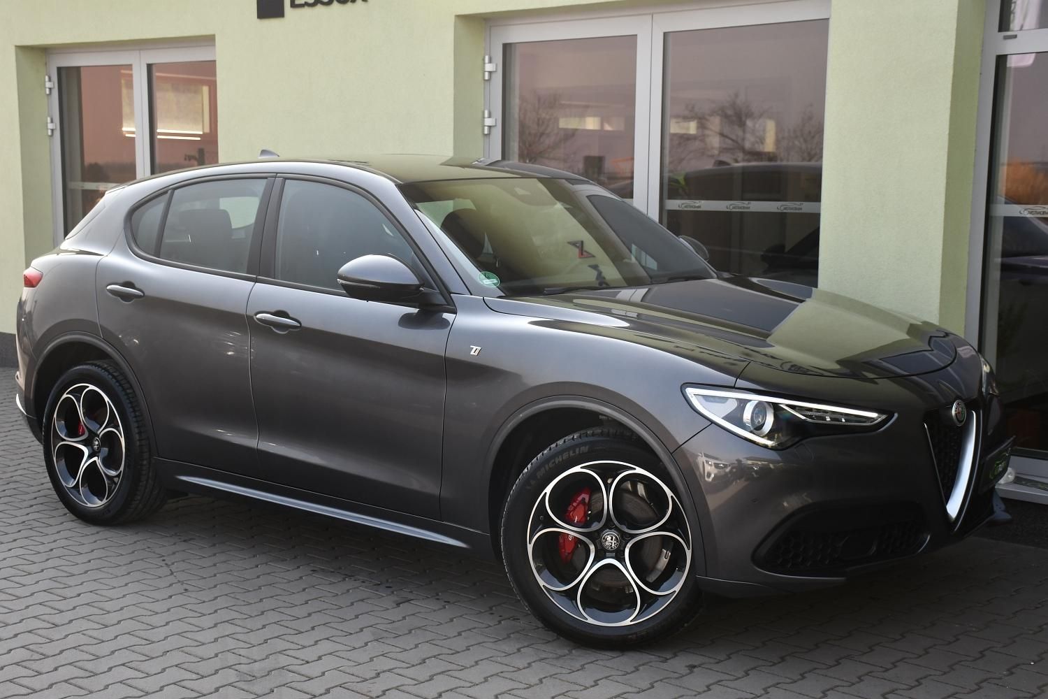 Alfa Romeo Stelvio, 2.0 Ti AT8-Q4 206kW - fotka 2