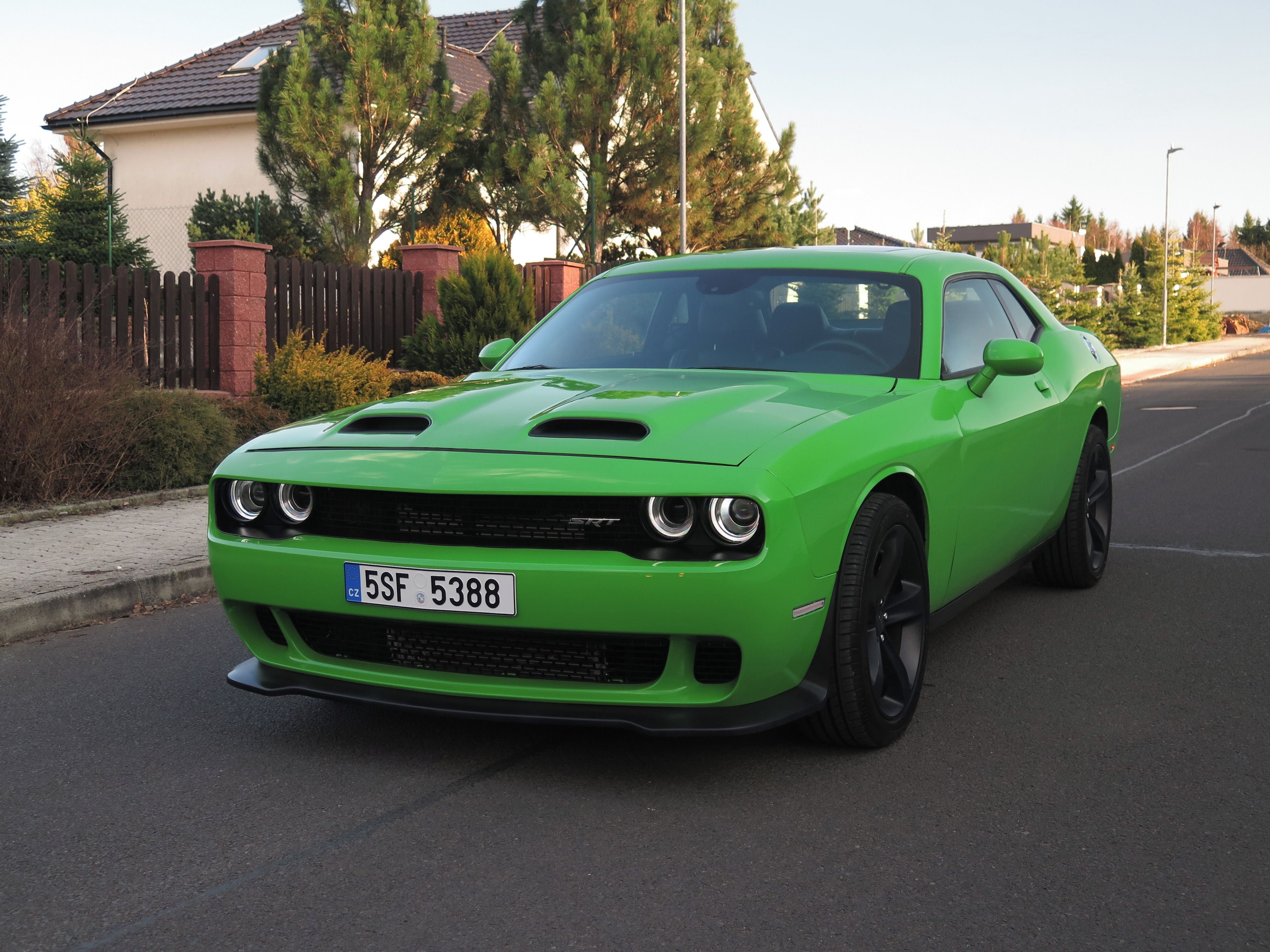 Dodge Challenger, 3.6 V6 4x4 - DPH - SRT vzhled - fotka 3