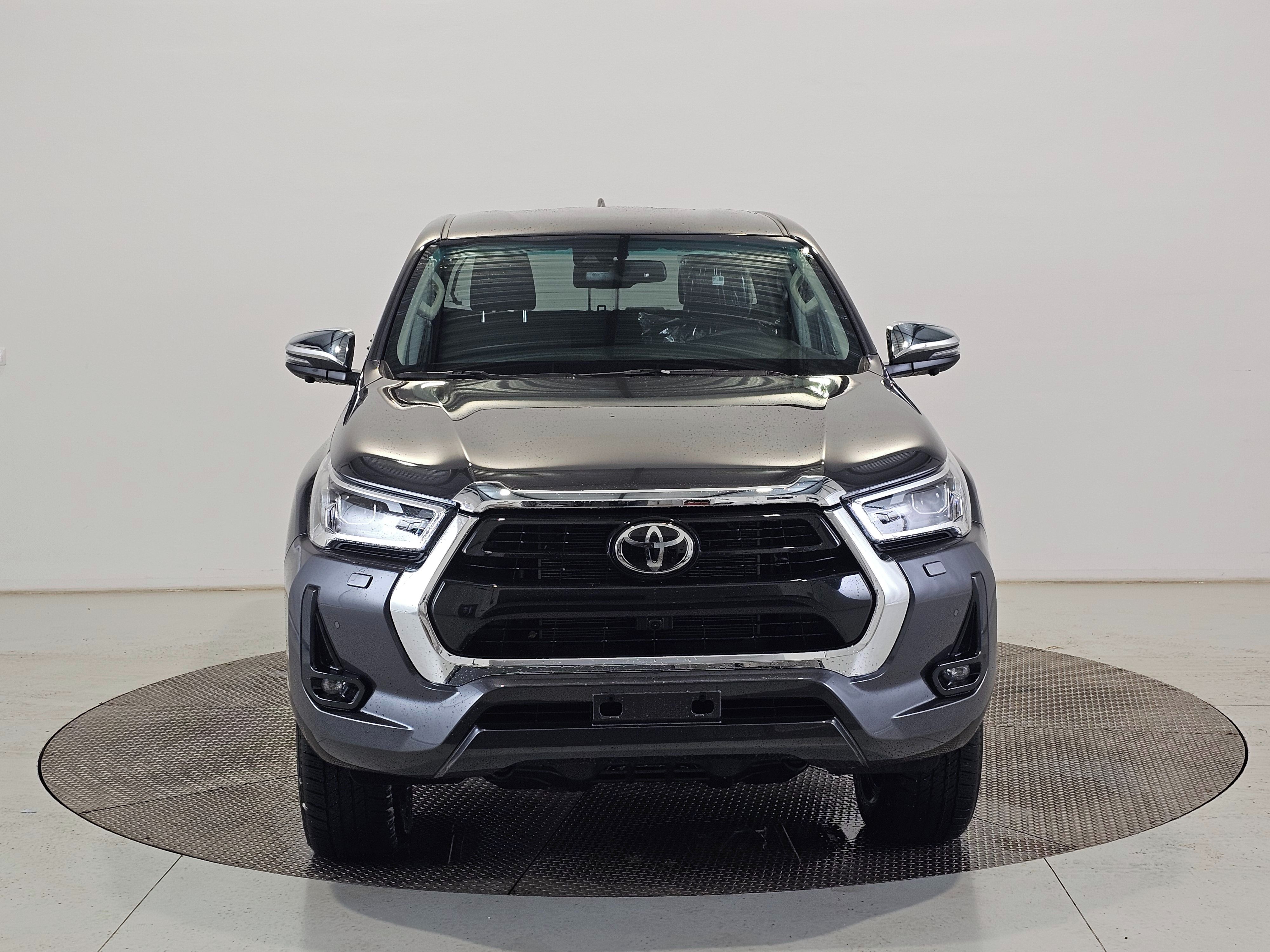 Toyota Hilux, DoubleCab 2.8D 6AT Executive - fotka 3