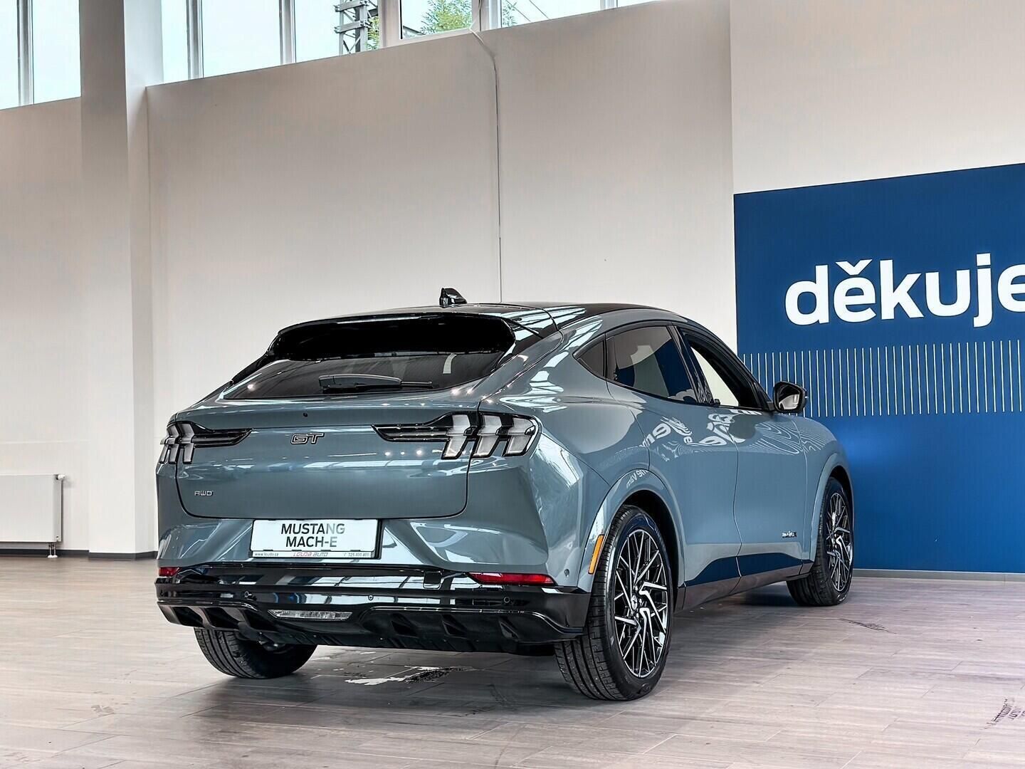 Ford Mustang, - 5D 98,7 kWh PRODLOUŽNÝ DOJZD - fotka 4