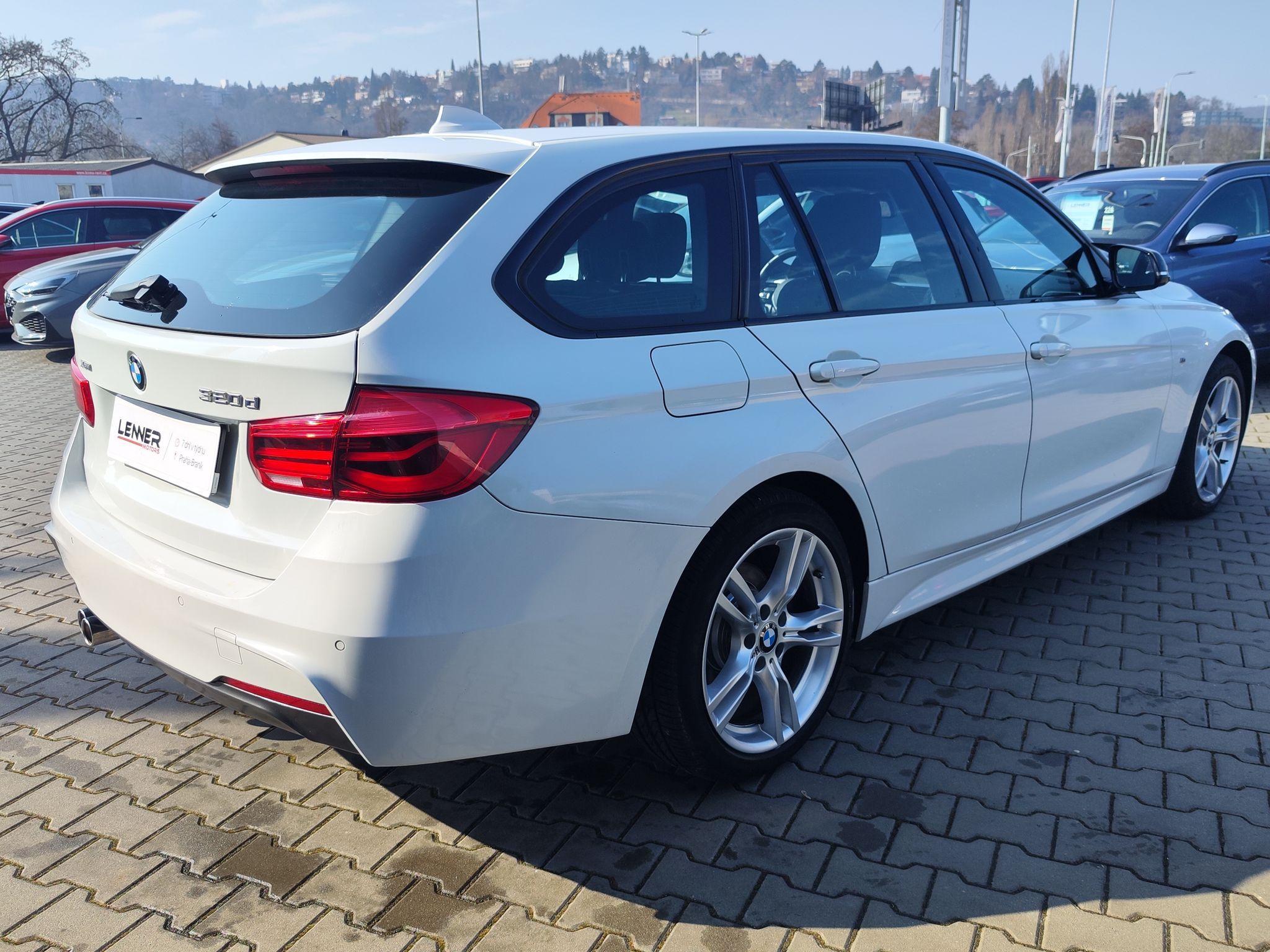 BMW Řada 3, 320d/140kW xDrive M-paket - fotka 5