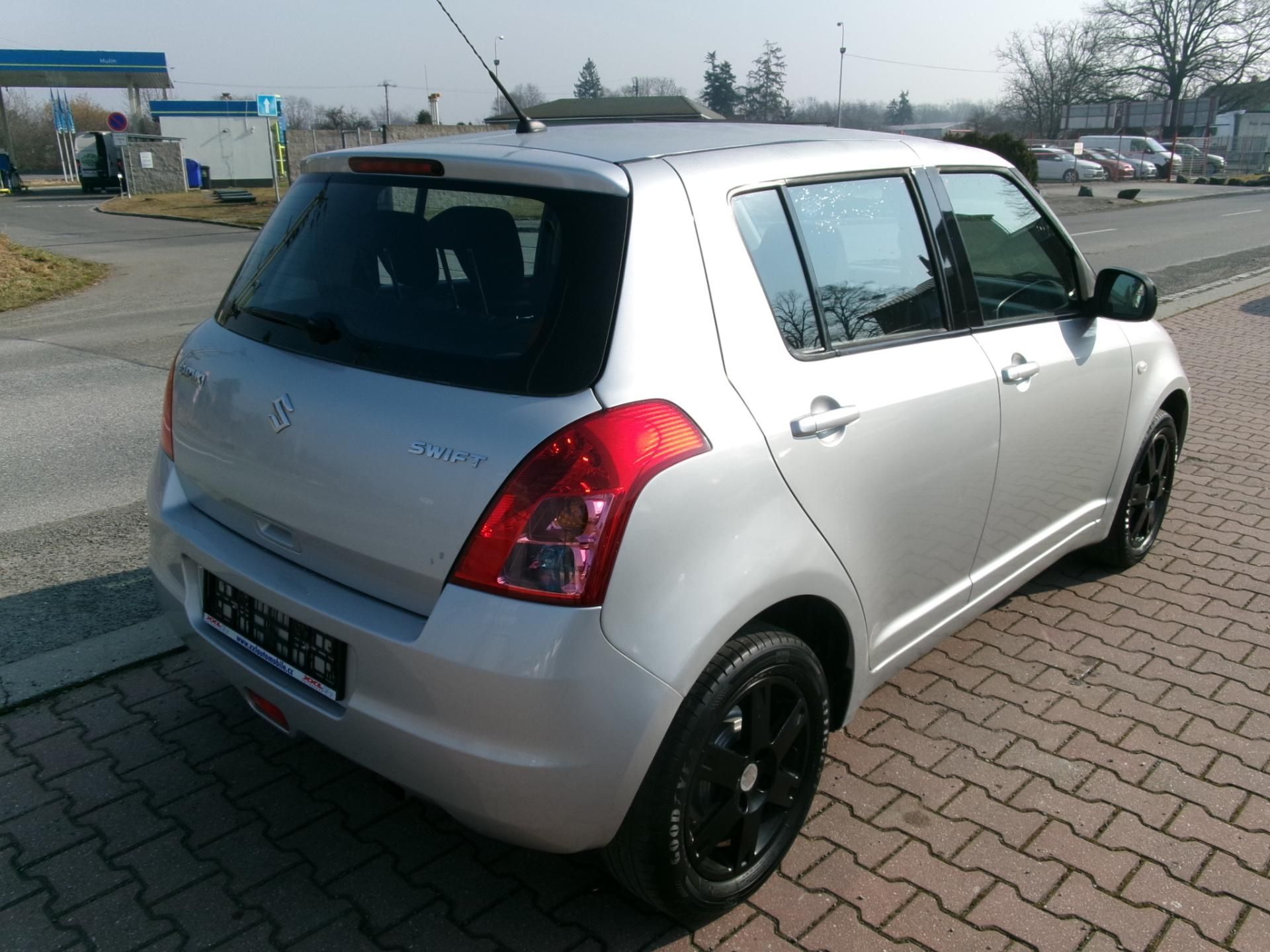 Suzuki Swift, 1,3i GL 4WD KLIMA VÝHŘEV - fotka 4