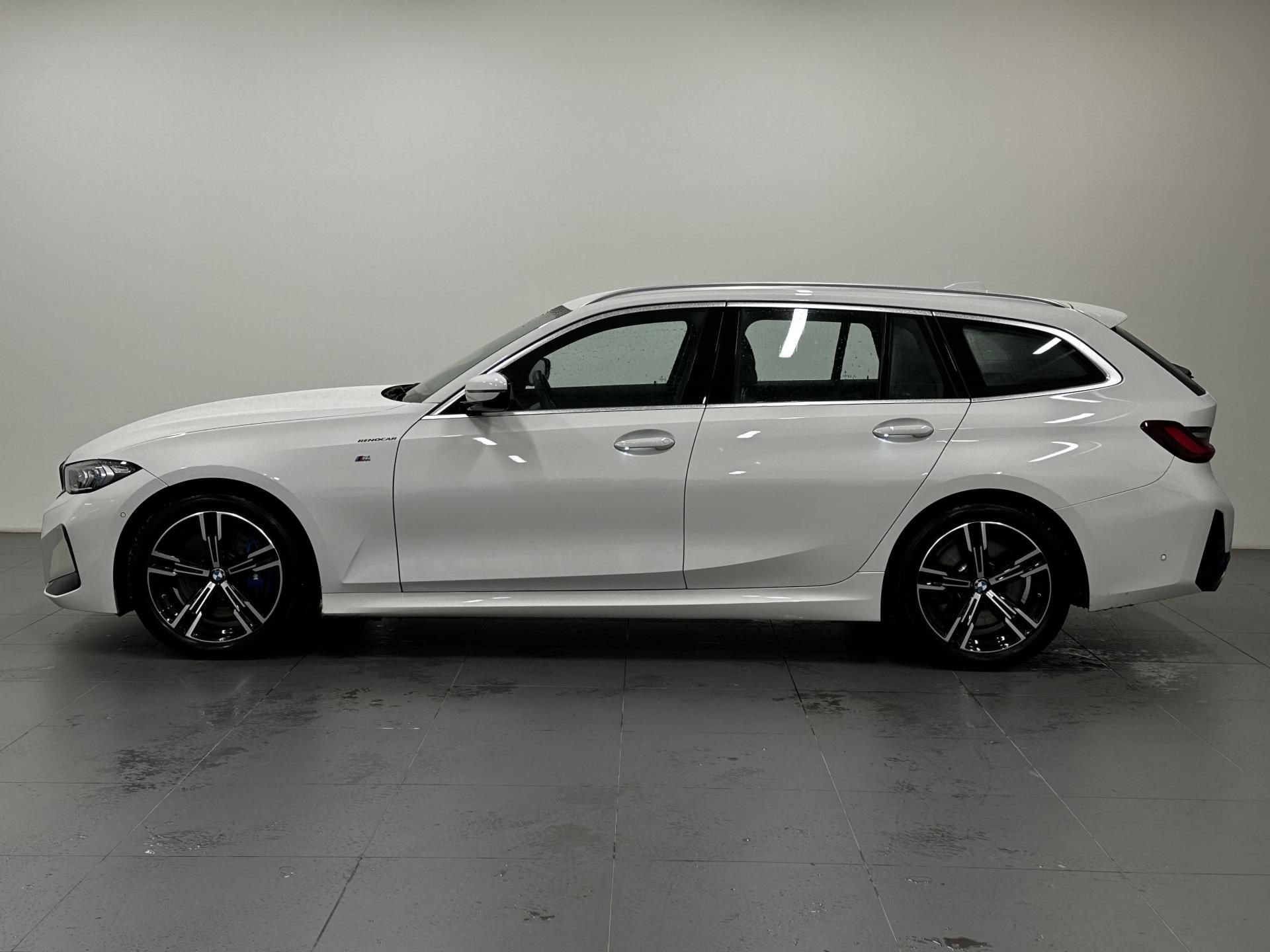 BMW Řada 3, 330i xDrive Touring - fotka 3