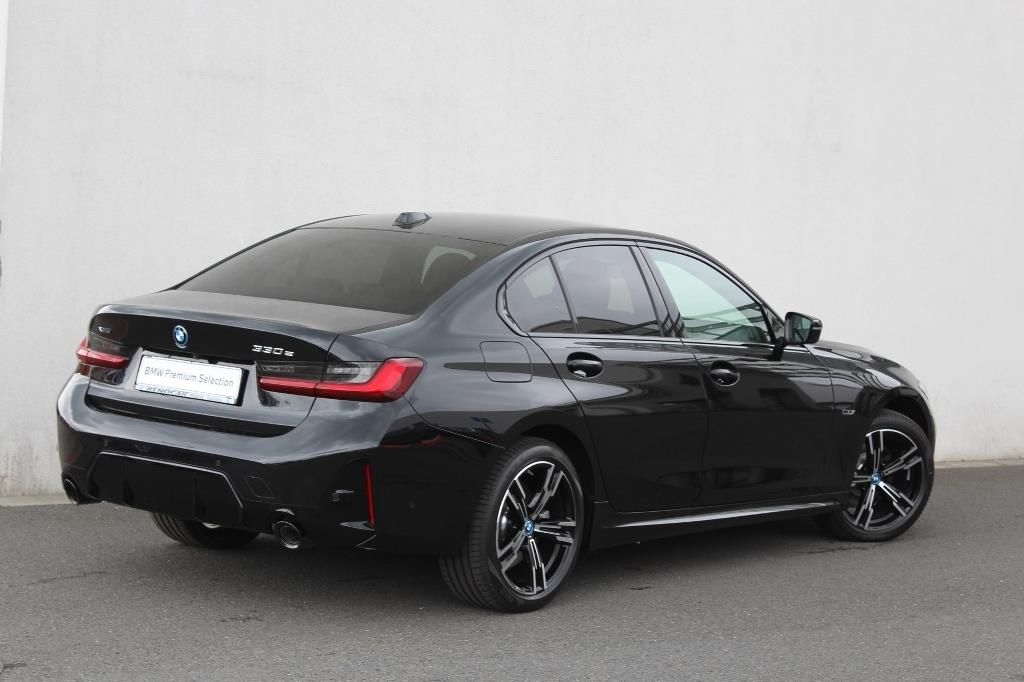 BMW Řada 3, 330e xDrive Sedan - fotka 3