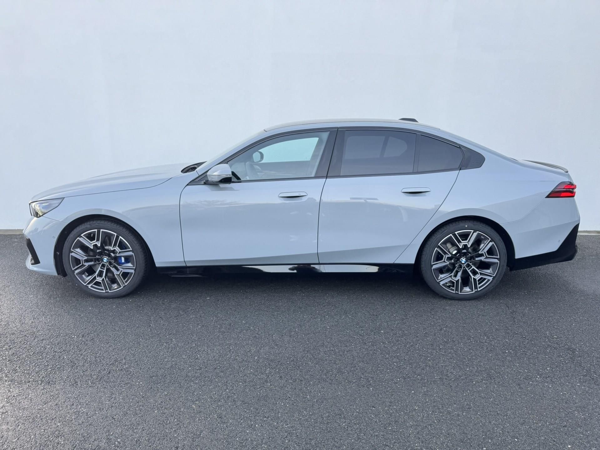 BMW Řada 5, 540d xDrive Sedan - fotka 5