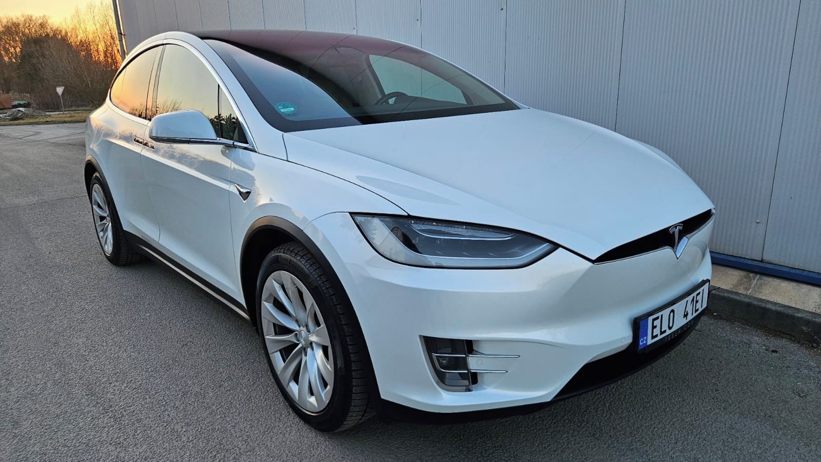 Tesla Model X, NABÍJENÍ ZDARMA  !!! - fotka 3