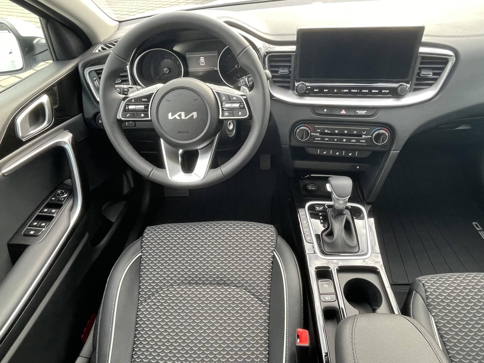 Kia XCee´d, EXCLUSIVE 7DCT 1,6 T-GDi - fotka 5
