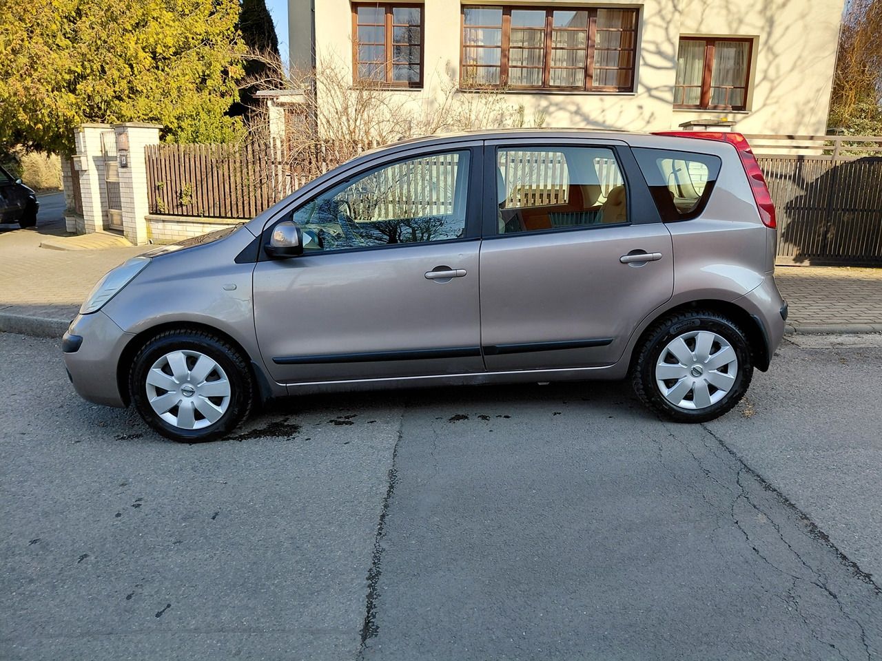 Nissan Note, 1.6i A/T - fotka 2