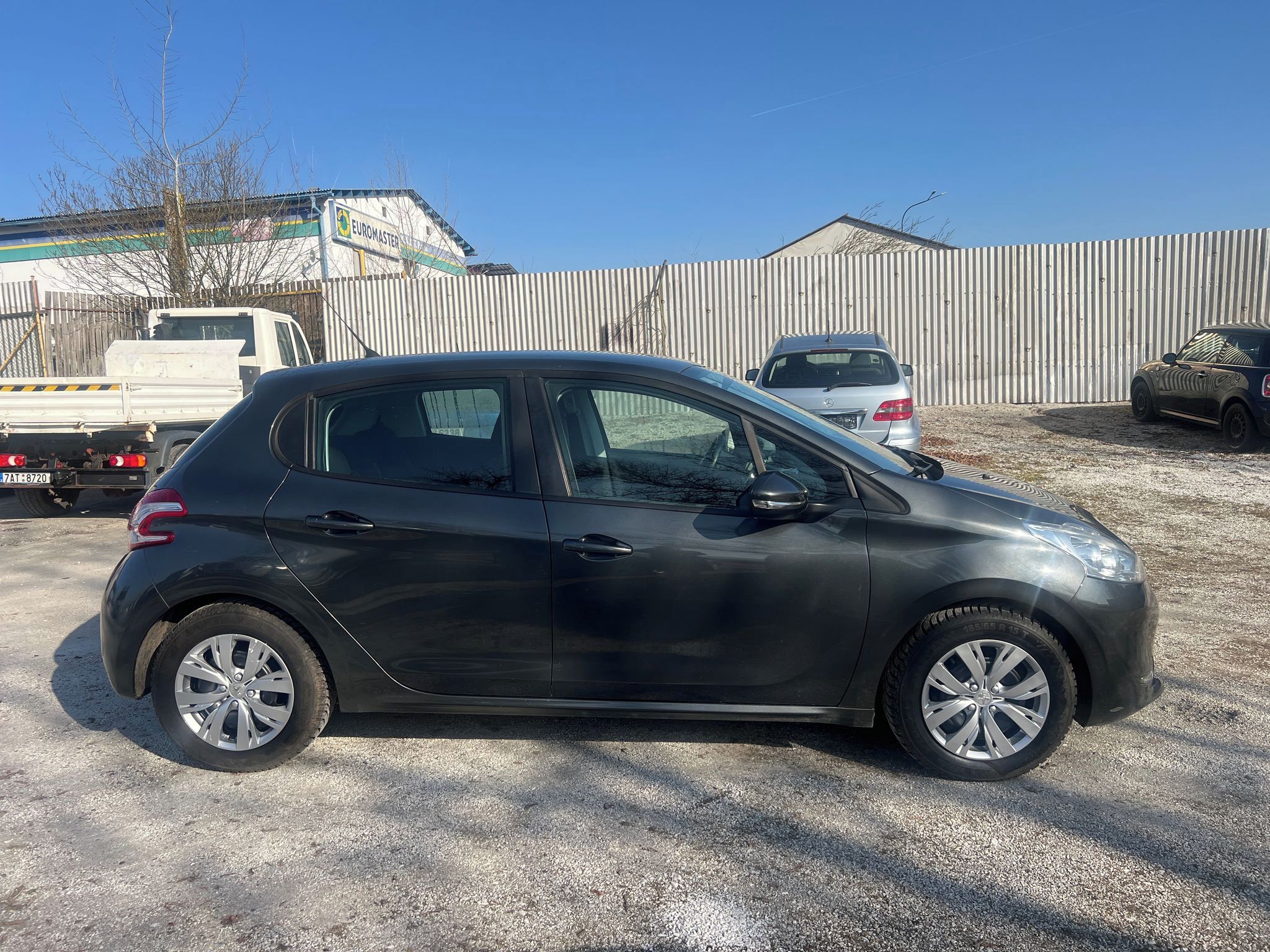 Peugeot 208, 1.2VTI - fotka 2