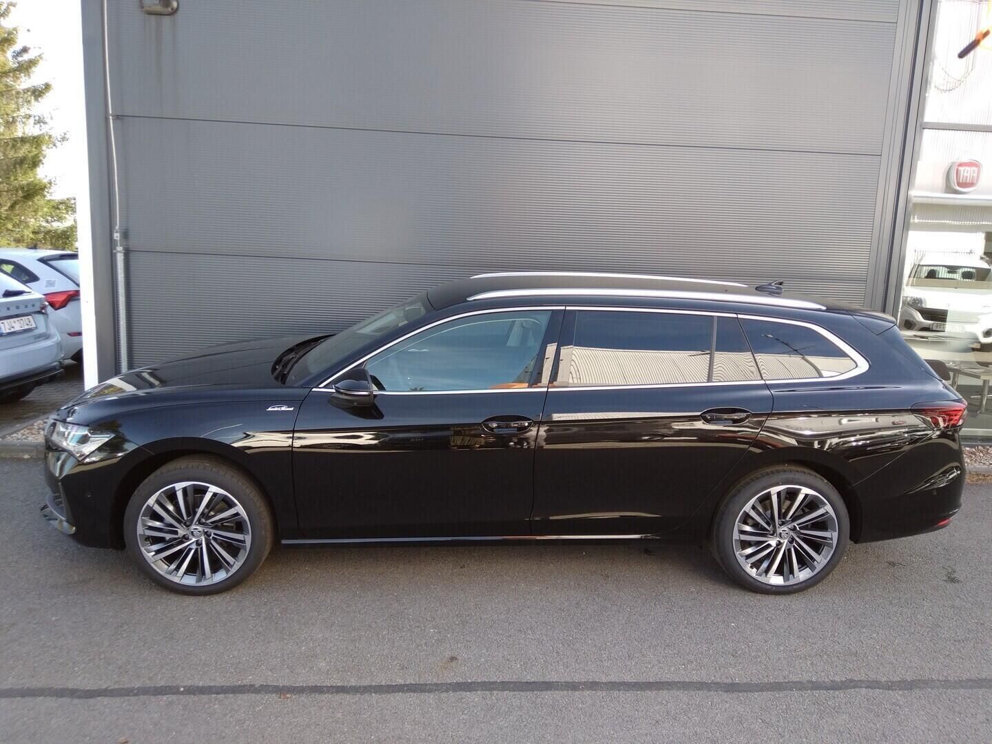 Škoda Superb, Combi L&K  2,0 TDI 4x4 142 kW - fotka 2