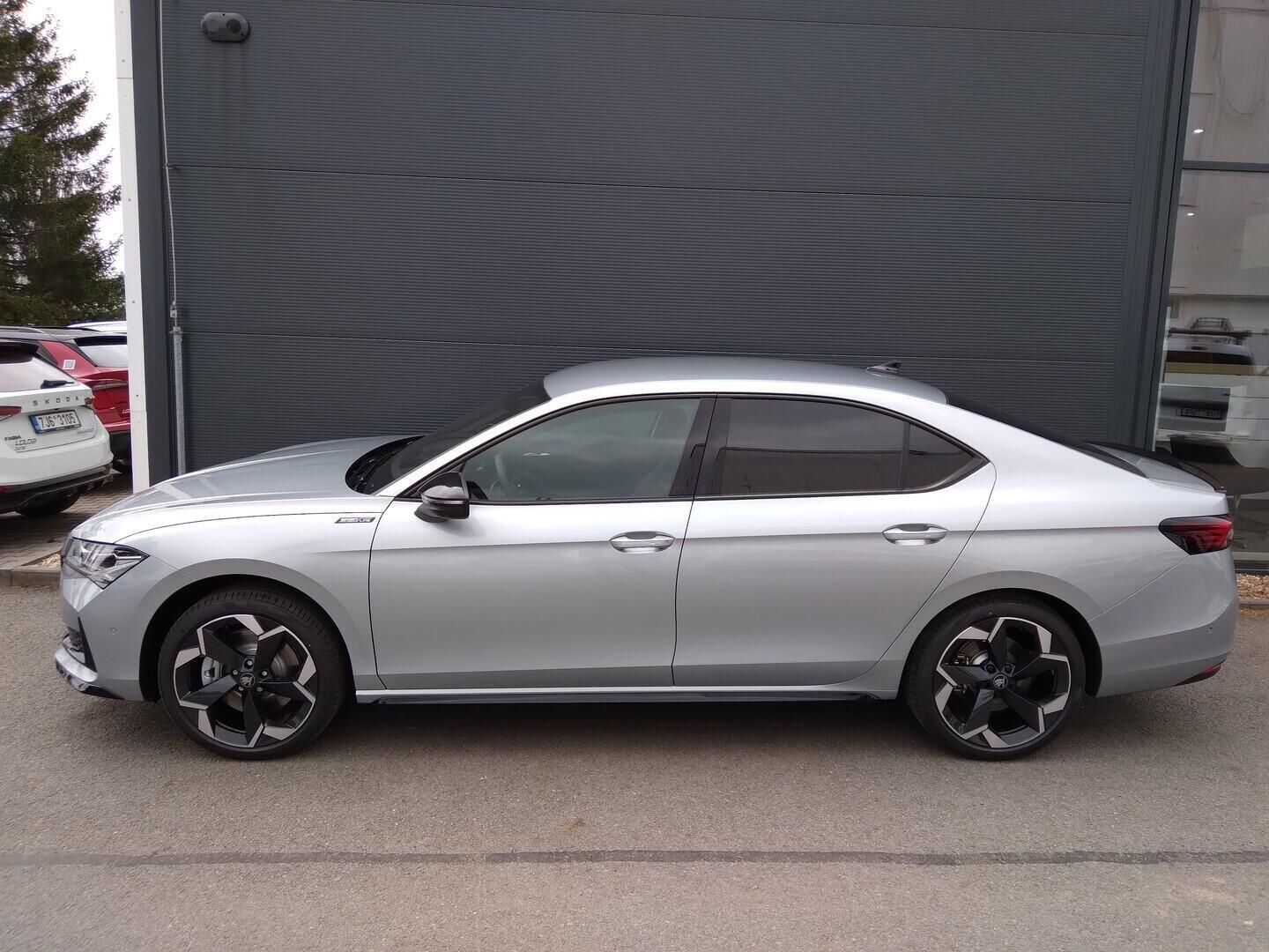 Škoda Superb, Sportline 2,0 TSI 195 kW - fotka 2