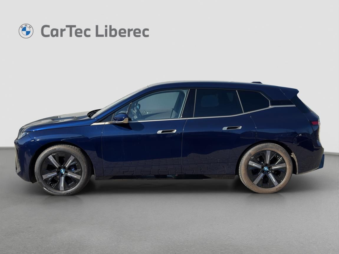 BMW iX, xDrive45 - fotka 6