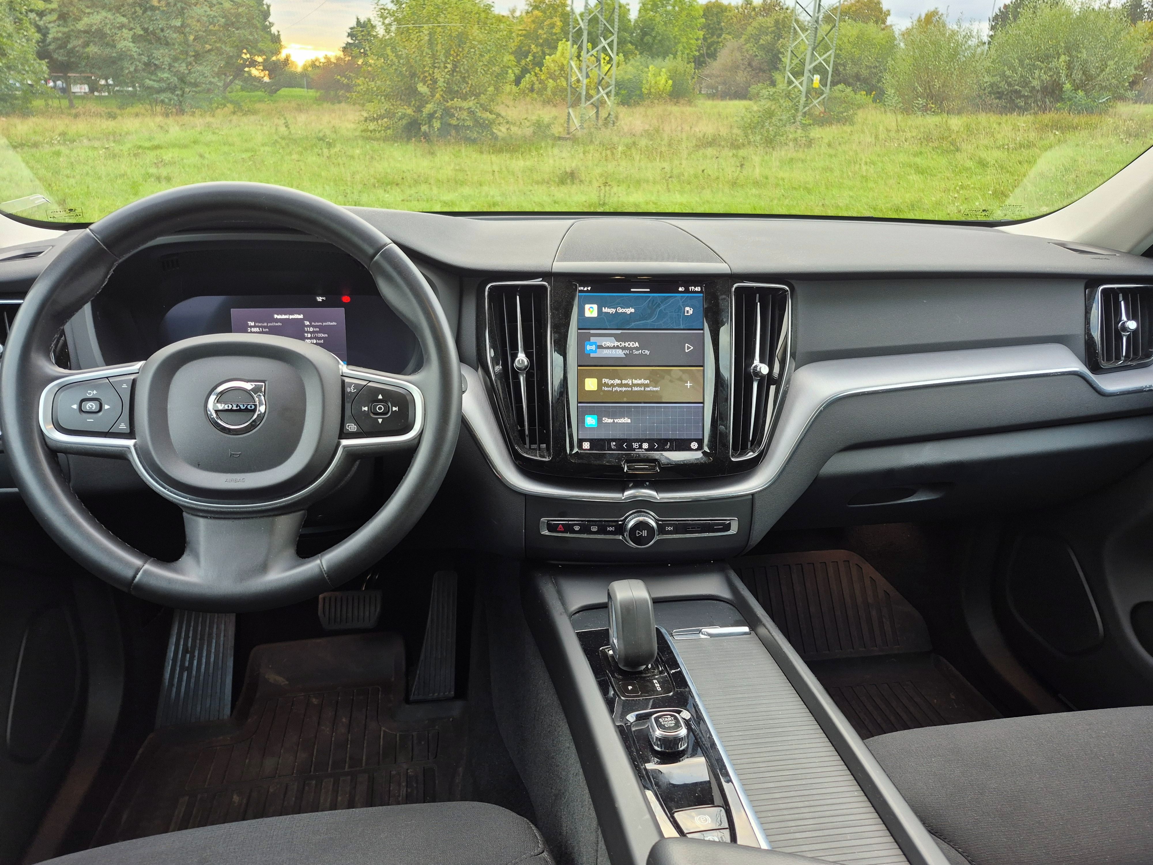 Volvo XC60, B4 AWD MOMENTUM AUT CZ nebour. - fotka 4