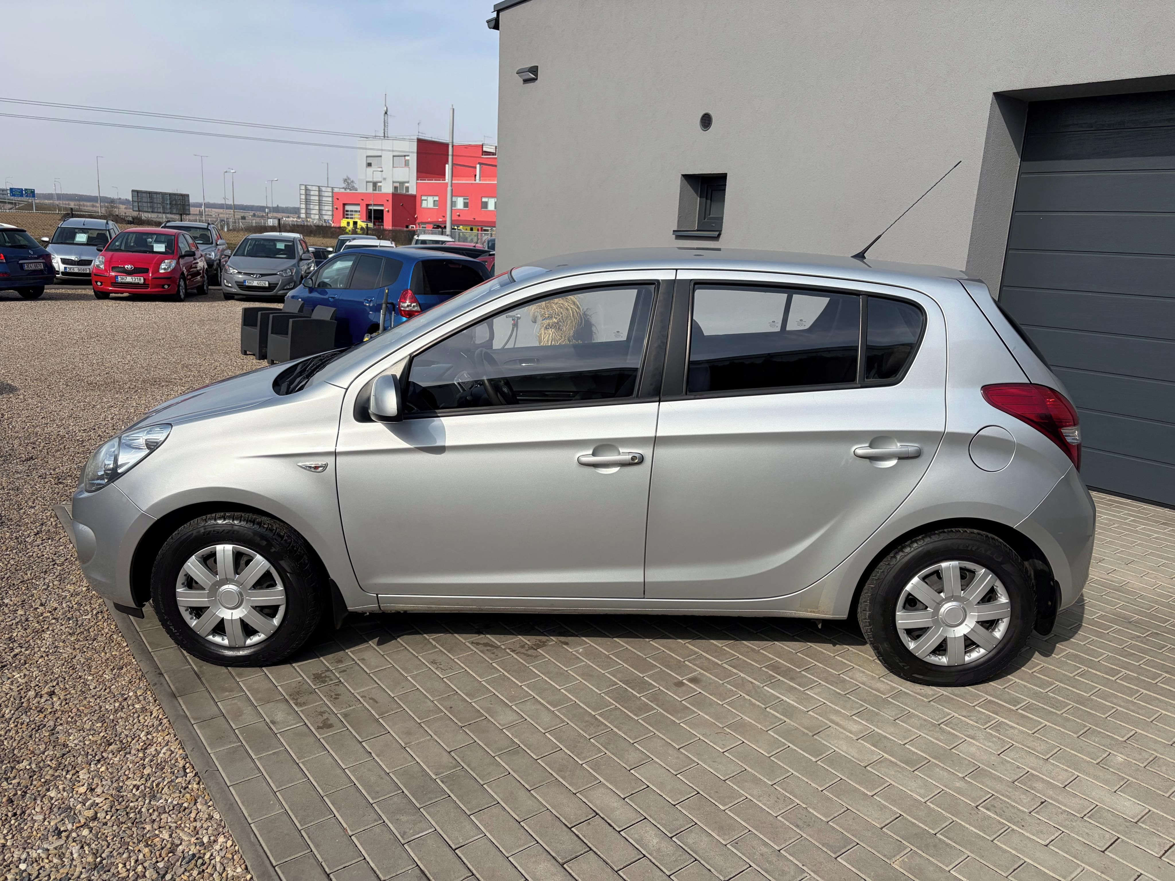 Hyundai i20, 1.2i 57KW, Nové ROZVODY - fotka 6