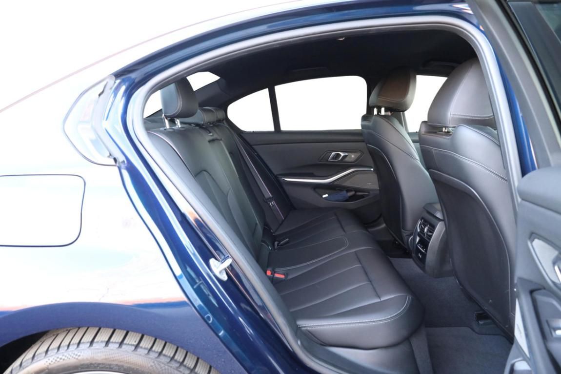 BMW Řada 3, 330d xDrive Sedan - fotka 6