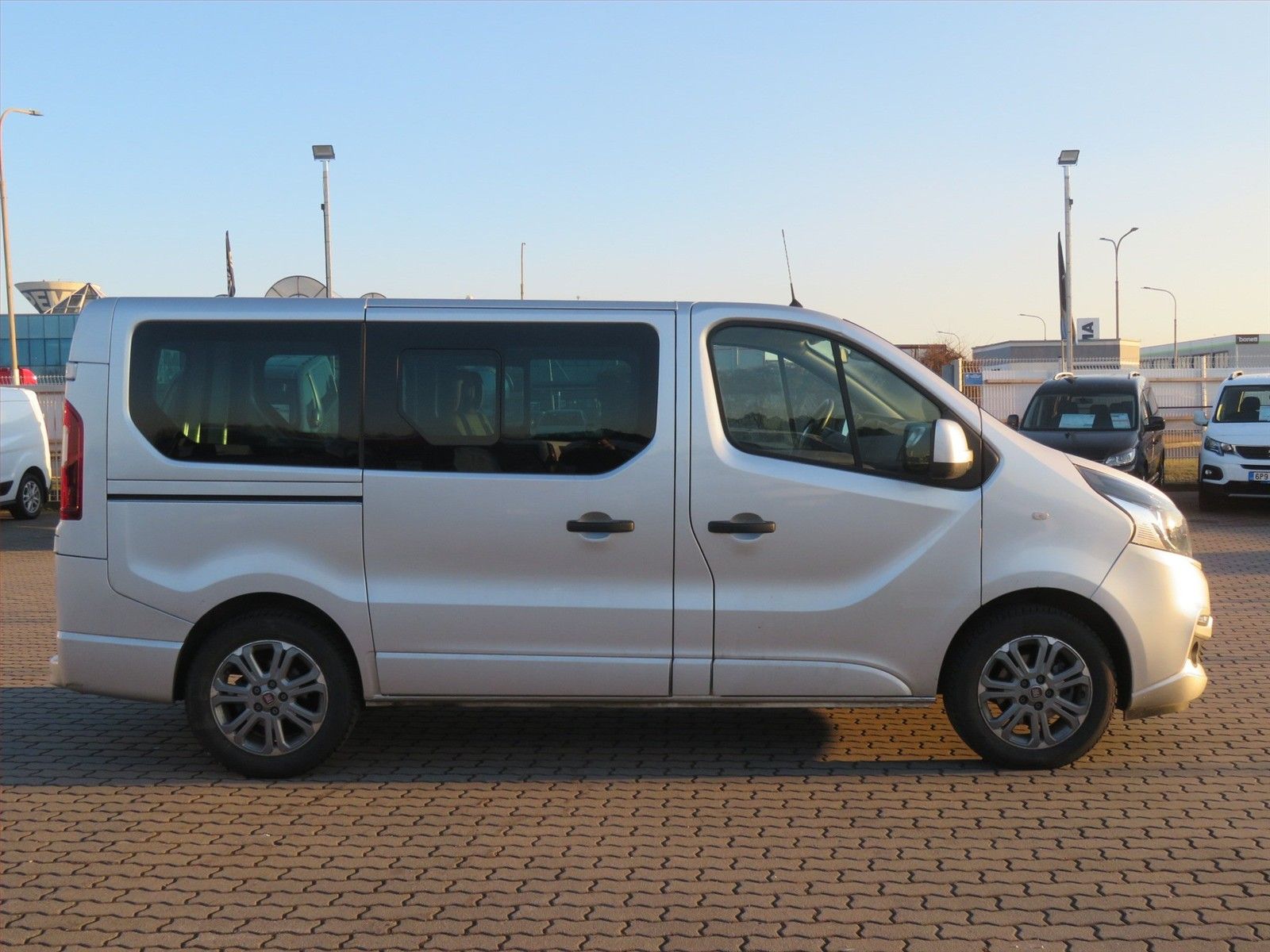 Fiat Talento, 2.0 BlueJet, Bus, 5Míst, Klima - fotka 6