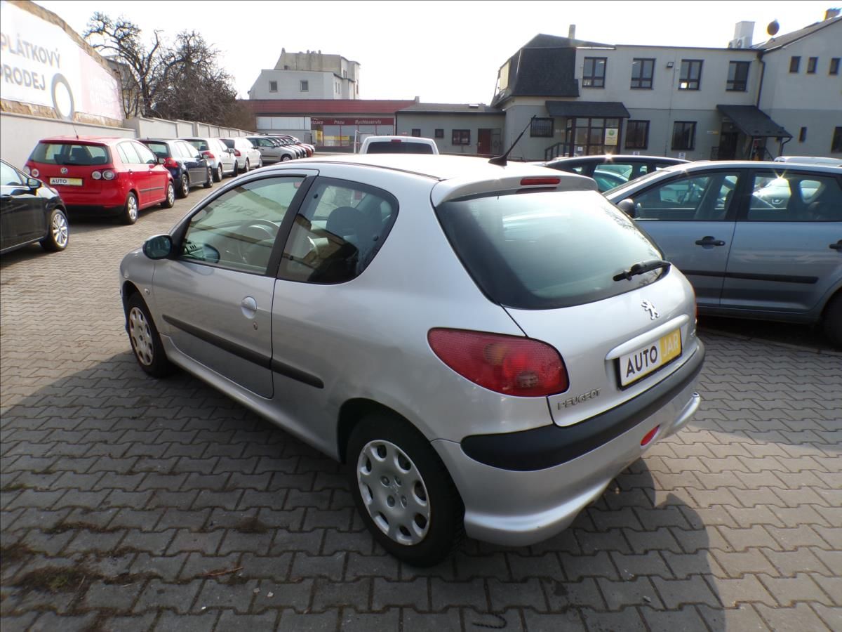 Peugeot 206, 1,4 i  1.MAJITEL - fotka 4