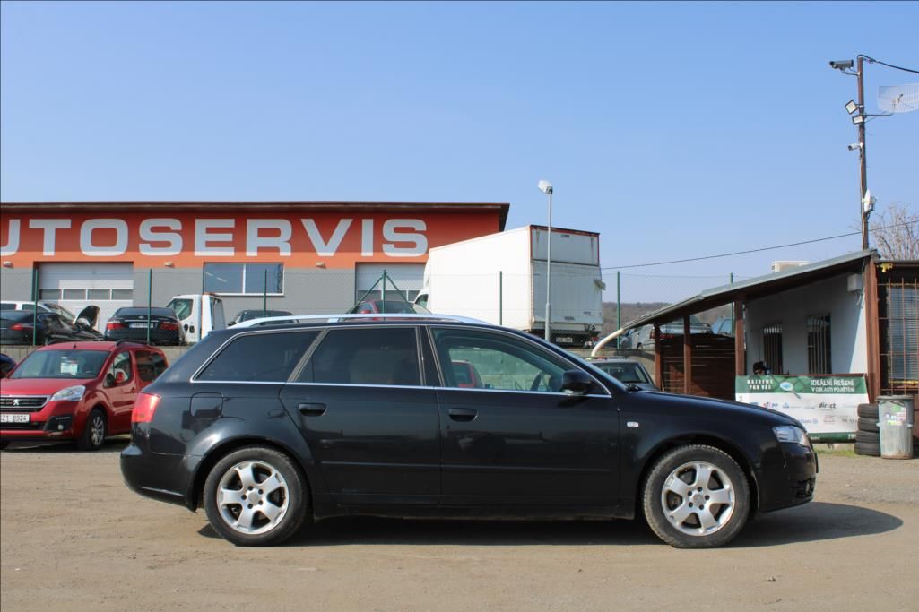 Audi A4, 3,0 TDi  4x4,AUTOMAT,XENONY - fotka 4
