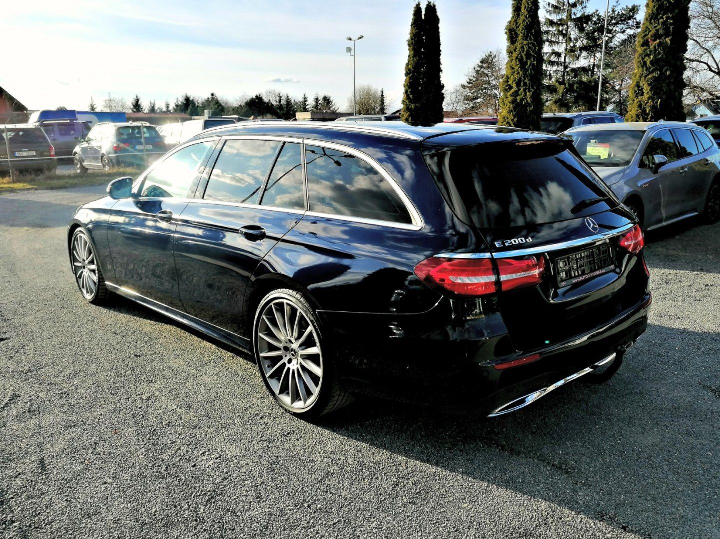 Mercedes-Benz Třídy E, 200D AMG - fotka 5