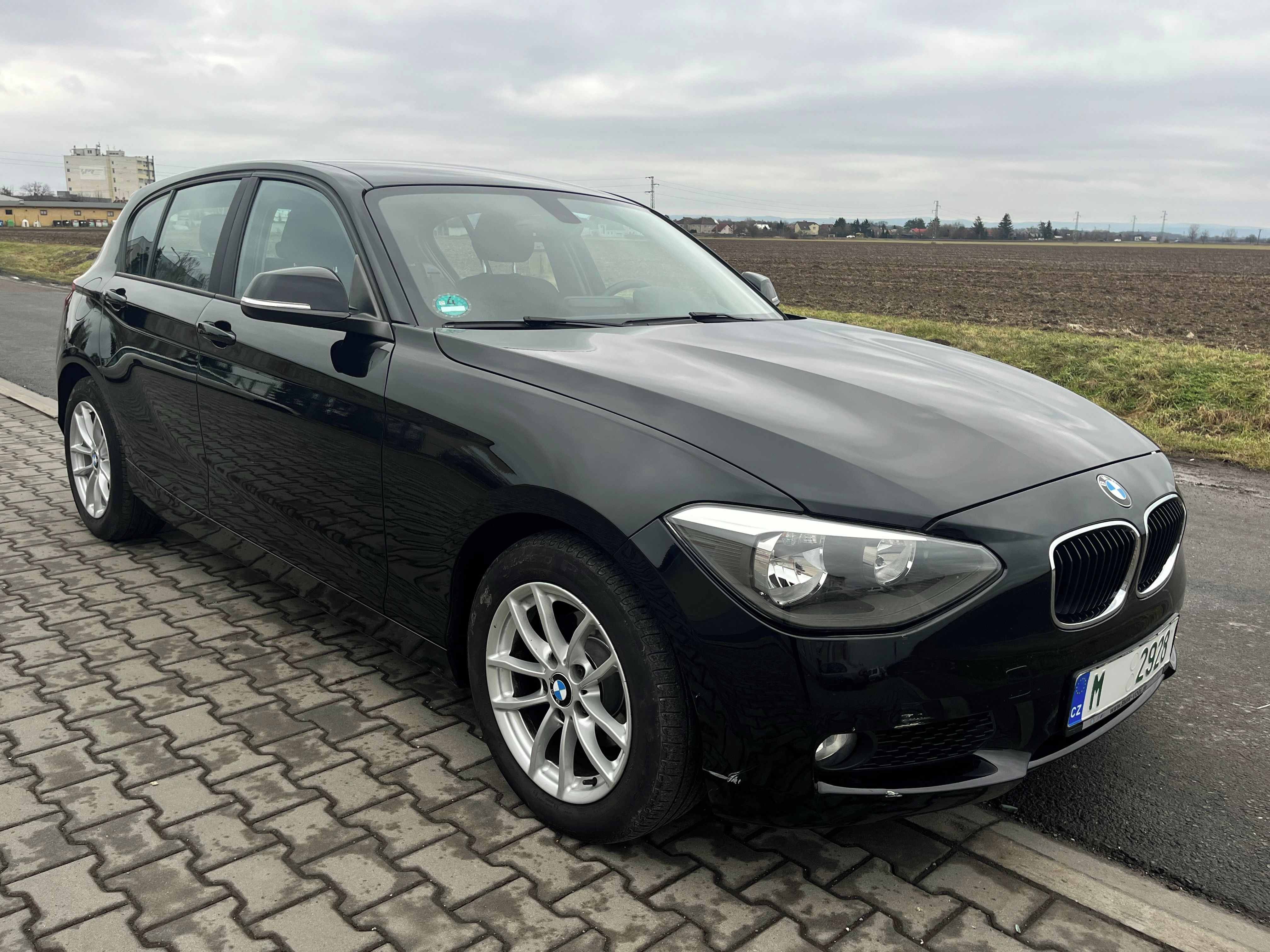 BMW Řada 1, 118i 100kW 2012 benzín - fotka 2
