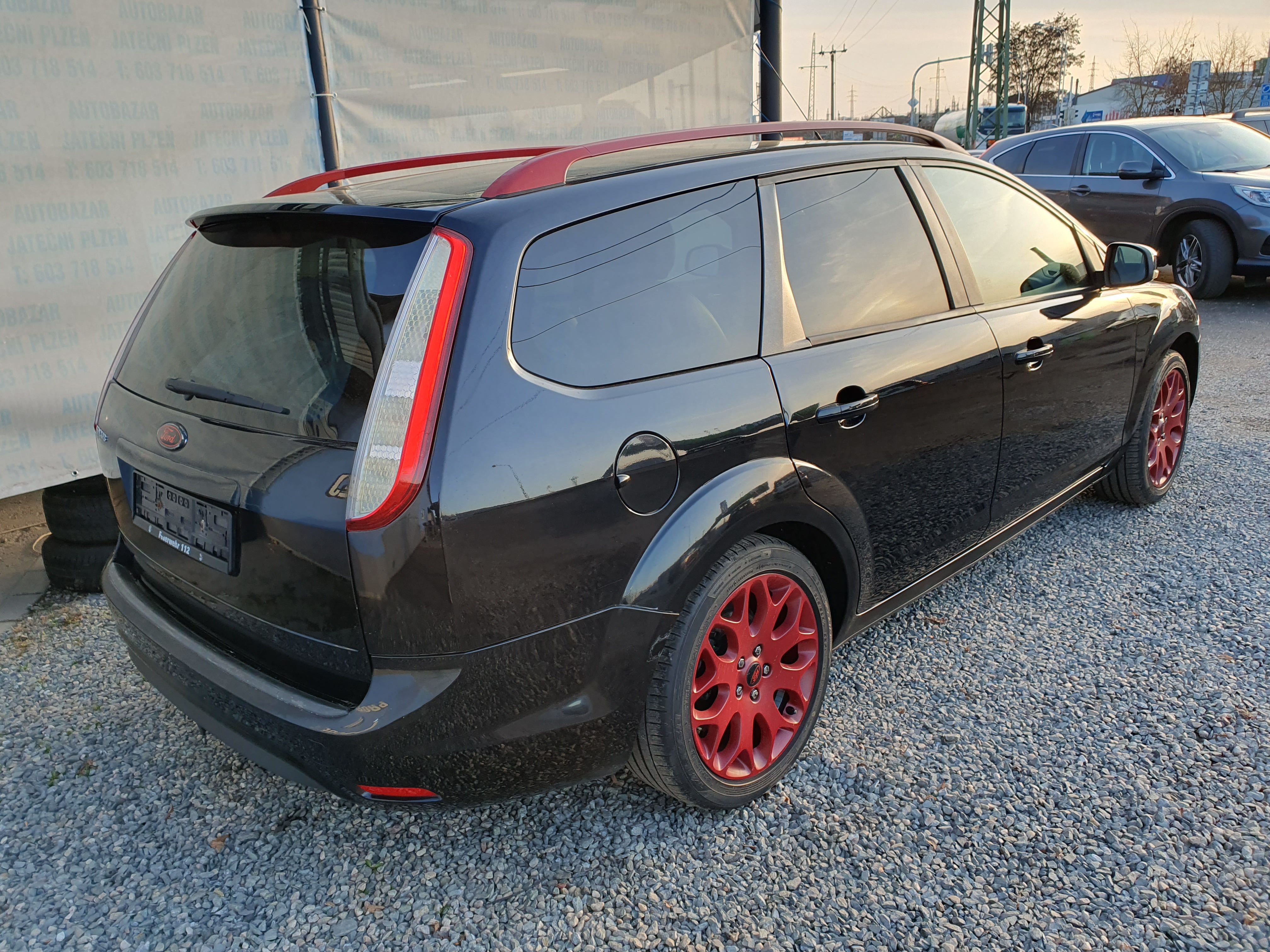 Ford Focus, 1.8 í 92 kw - fotka 3