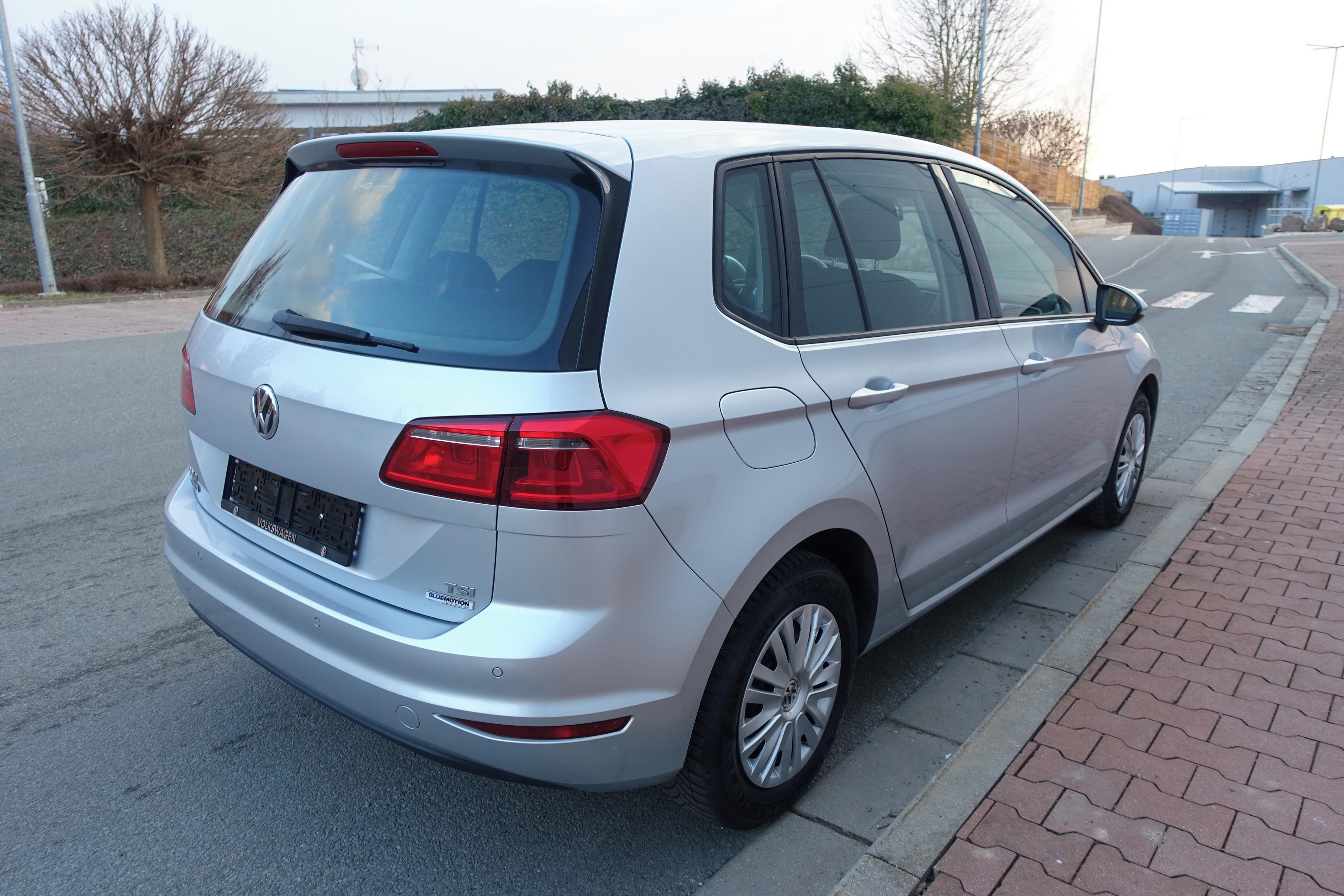 Volkswagen Golf Sportsvan, 1.2 81kw servis VW moc pěkný - fotka 3