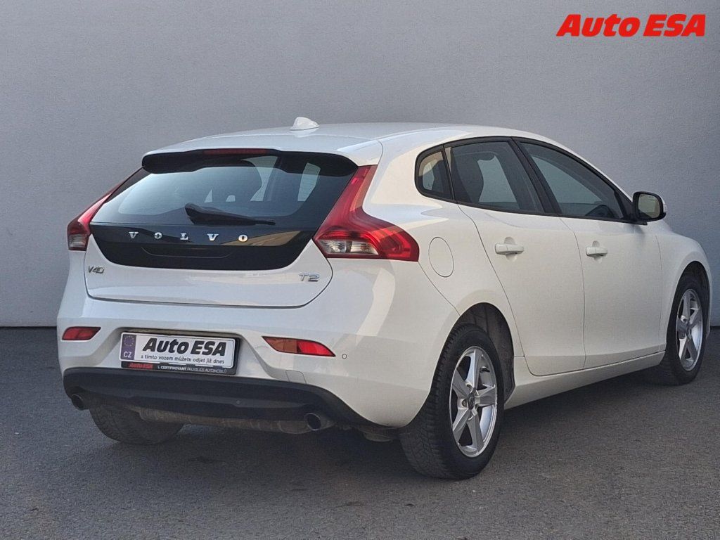 Volvo V40, 1.6 D2,Navi,bixen - fotka 4
