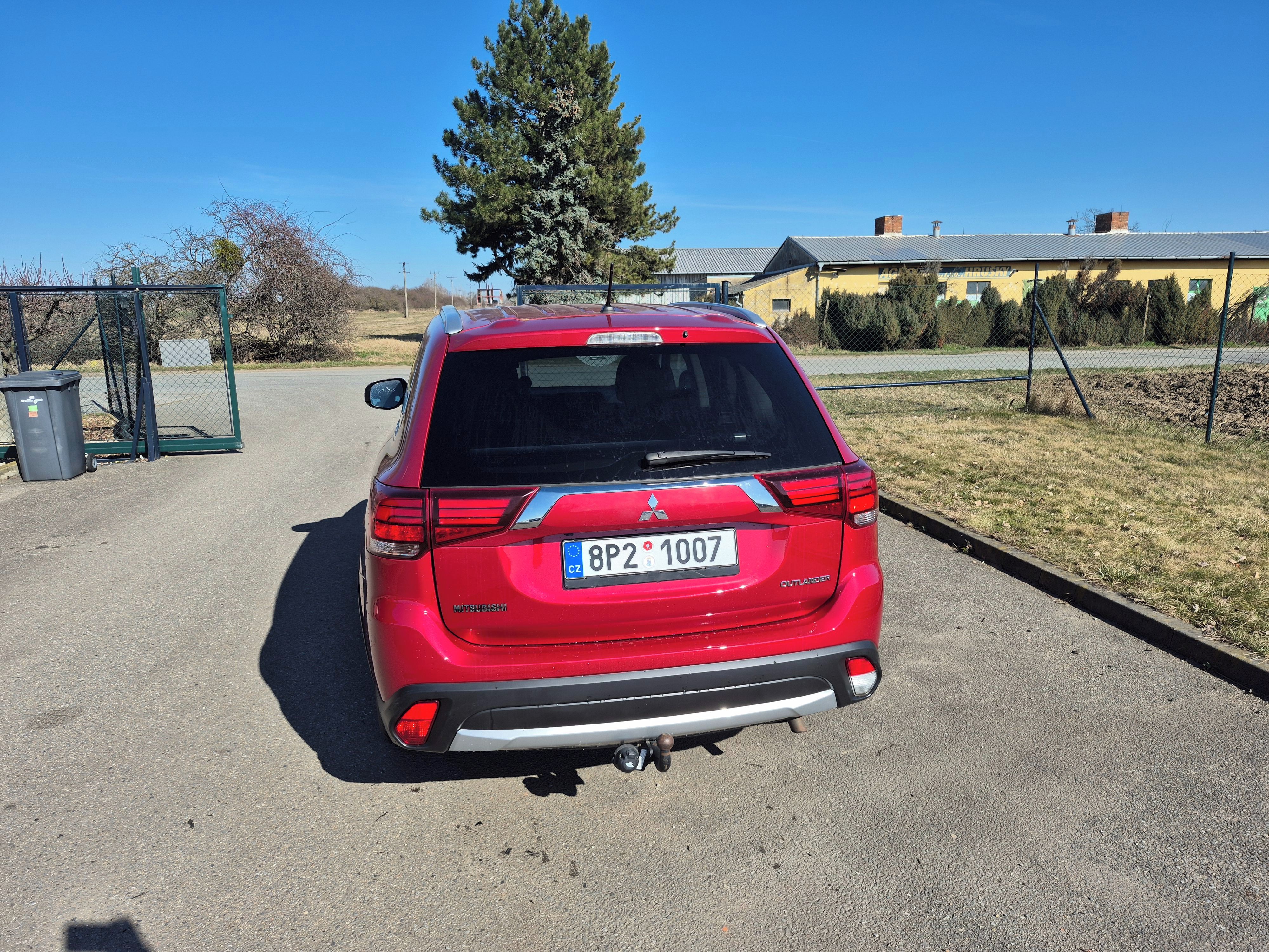 Mitsubishi Outlander, 2,0i, 110kW, klima, tažné - fotka 5