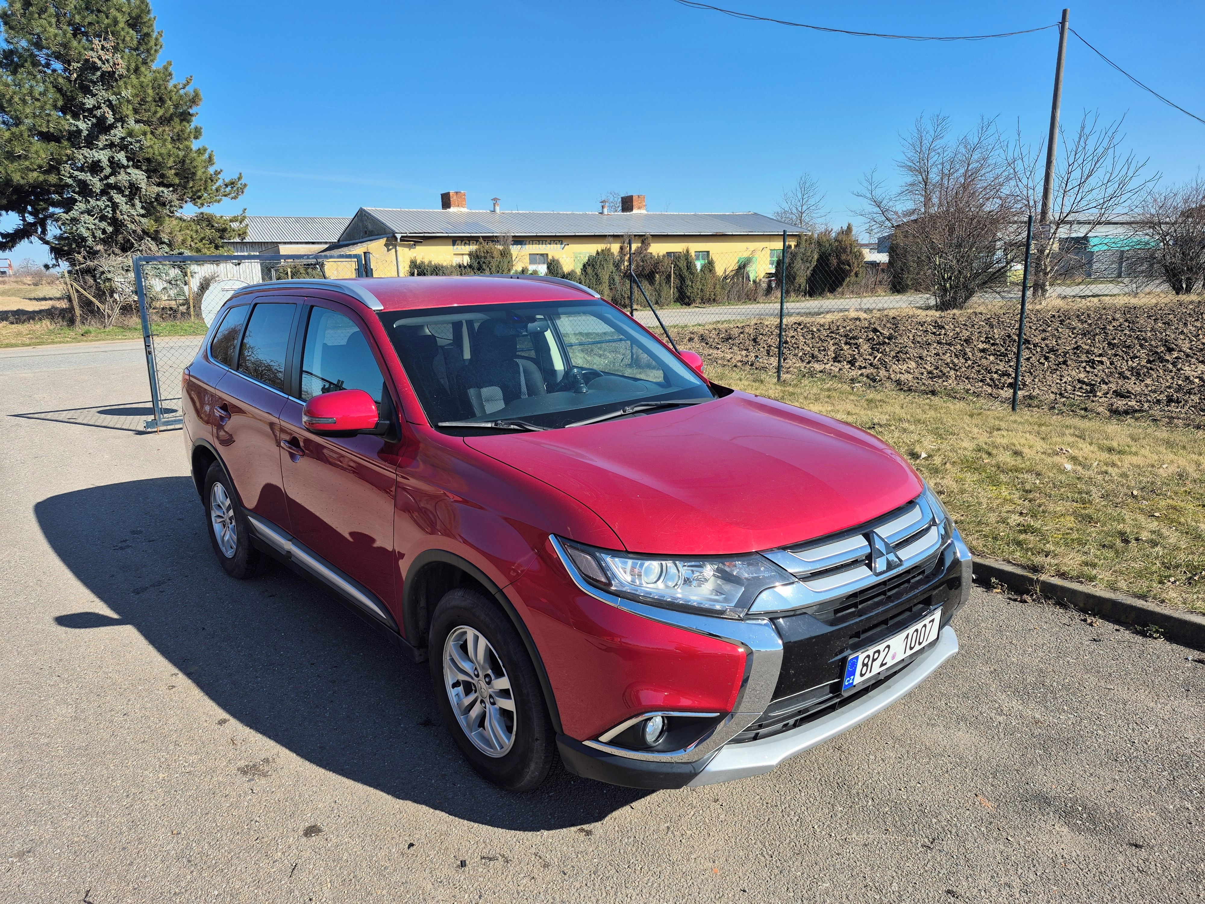 Mitsubishi Outlander, 2,0i, 110kW, klima, tažné - fotka 3