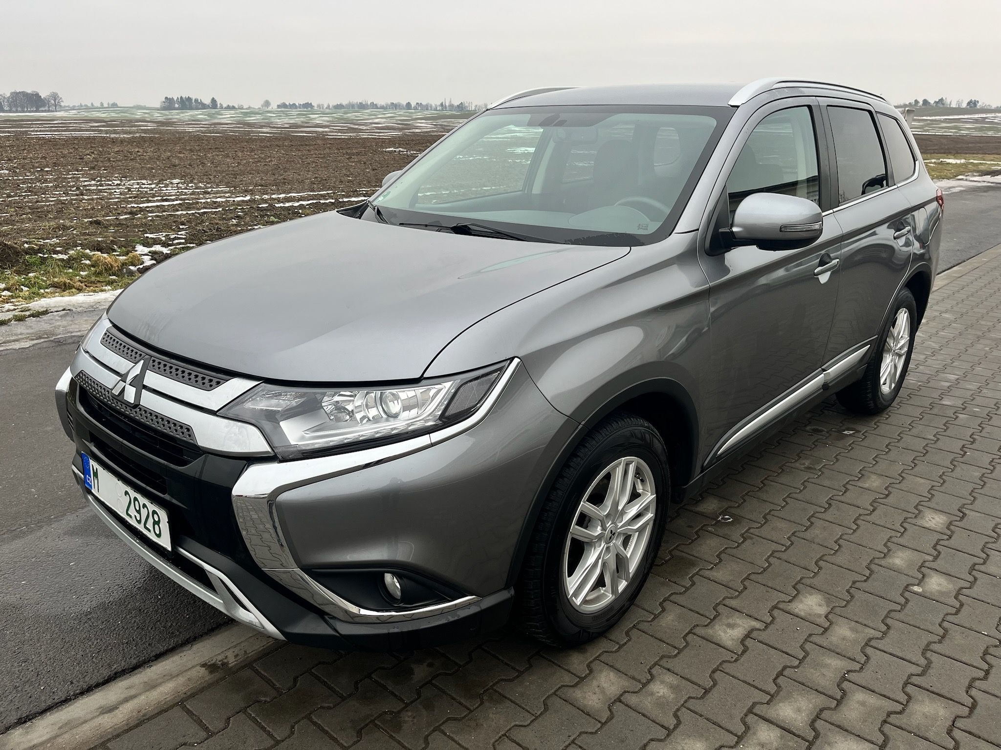 Mitsubishi Outlander, 2,0i benzin 110kw 45000km!!! - fotka 2