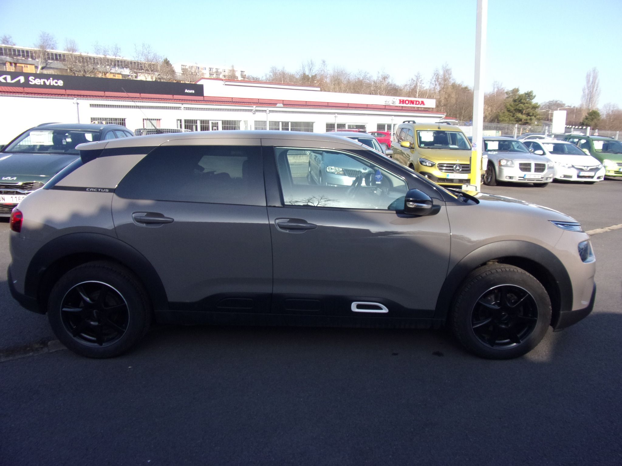 Citroën C4 Cactus, 1,2 PT 81kW ČR - fotka 2