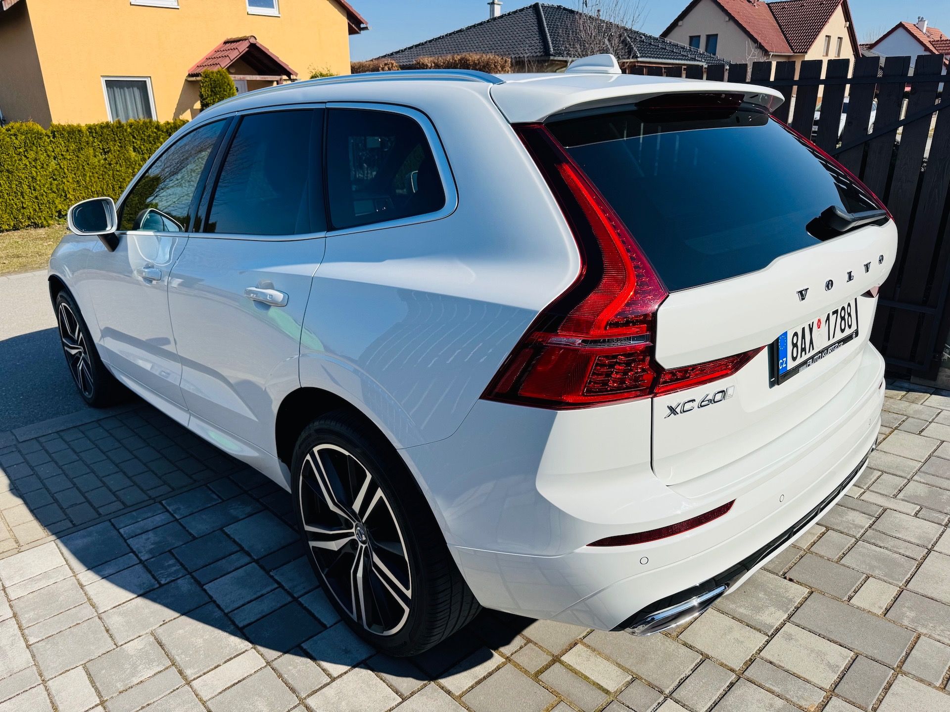 Volvo XC60, R-DESIGN D5 AWD polestar DPH - fotka 4
