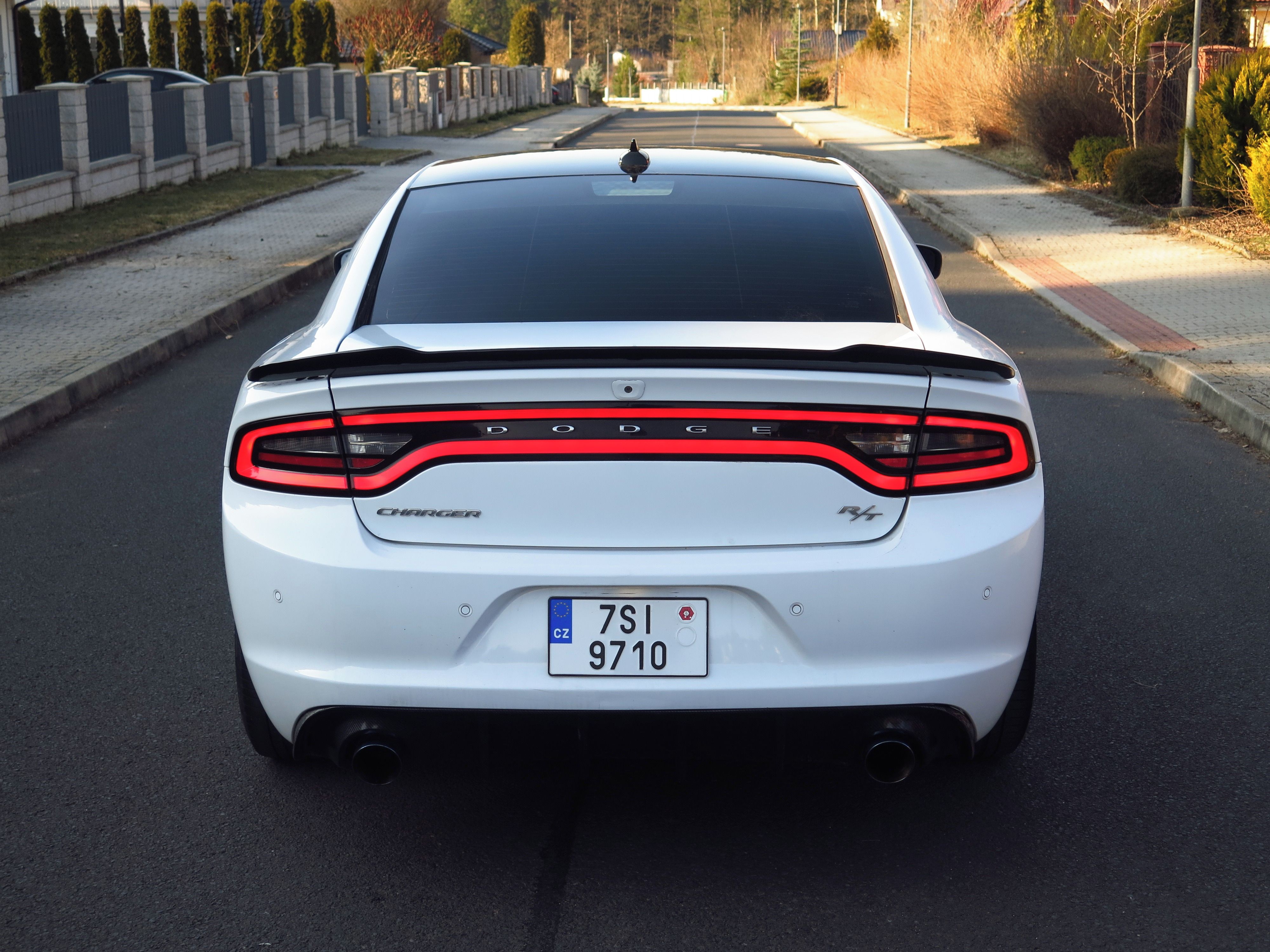 Dodge Charger, SRT vzhled - 5.7 HEMI V8 - DPH - fotka 4