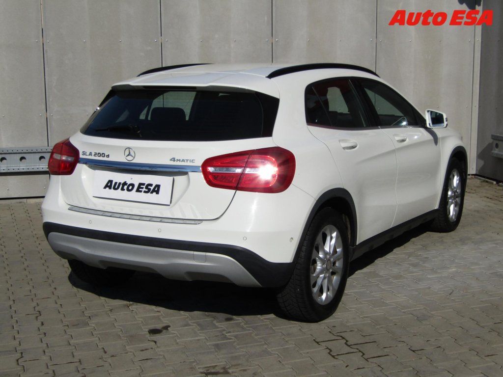 Mercedes-Benz GLA, 2.2CDi 200 D 4MATIC,ČR,AT - fotka 4