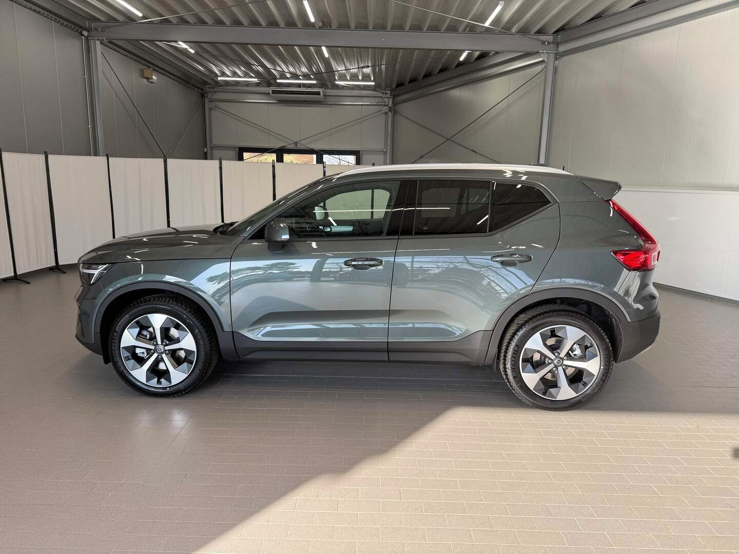 Volvo XC40, B3 2.0L 163 HP AT7 FWD CORE - fotka 2