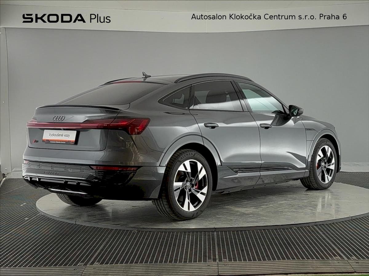 Audi Q8 e-tron, 300 kW 55 S-line Quattro - fotka 2