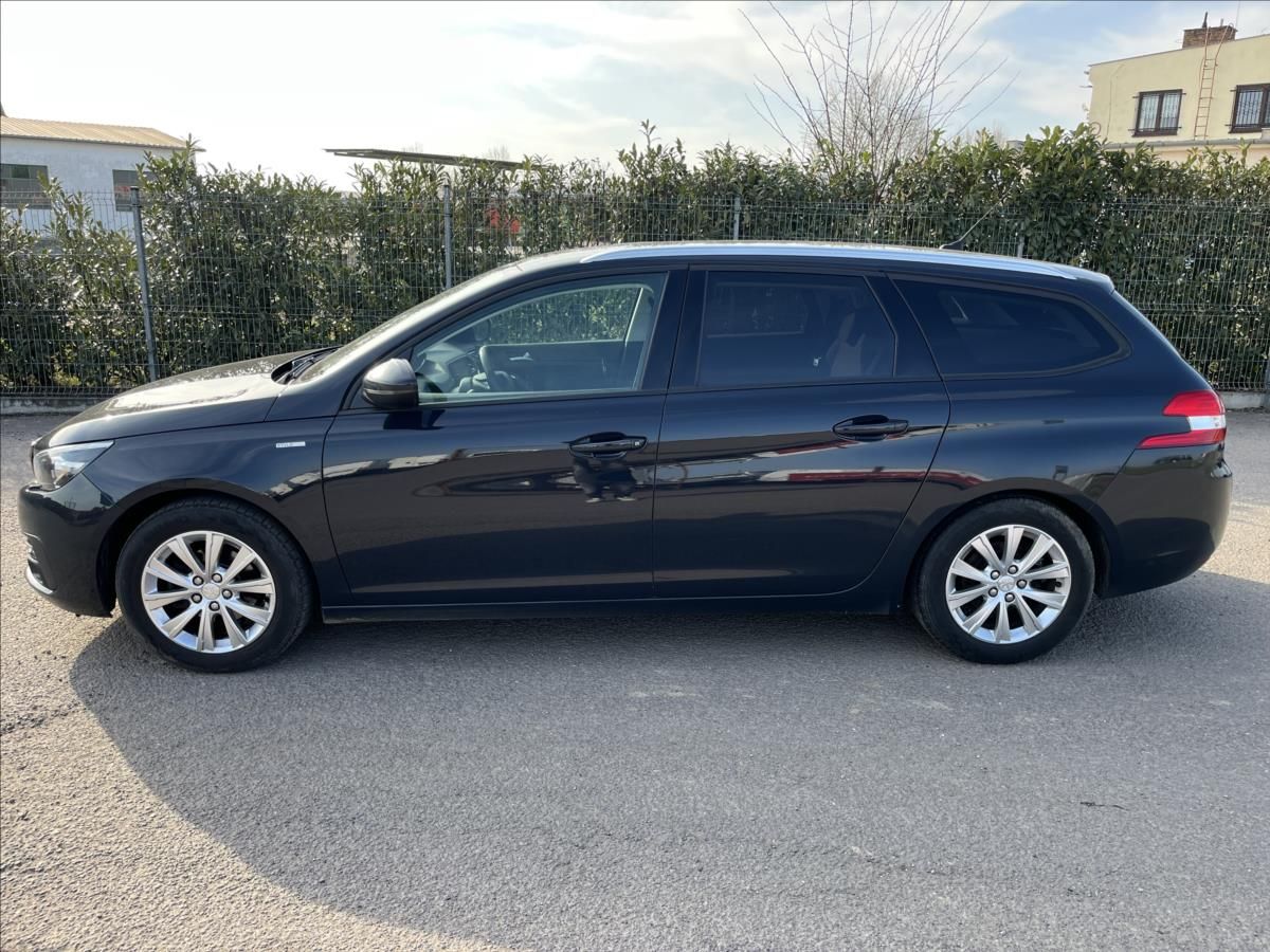 Peugeot 308, 1,5 HDi STYLE KLIMA TAŽNÉ ALU - fotka 4