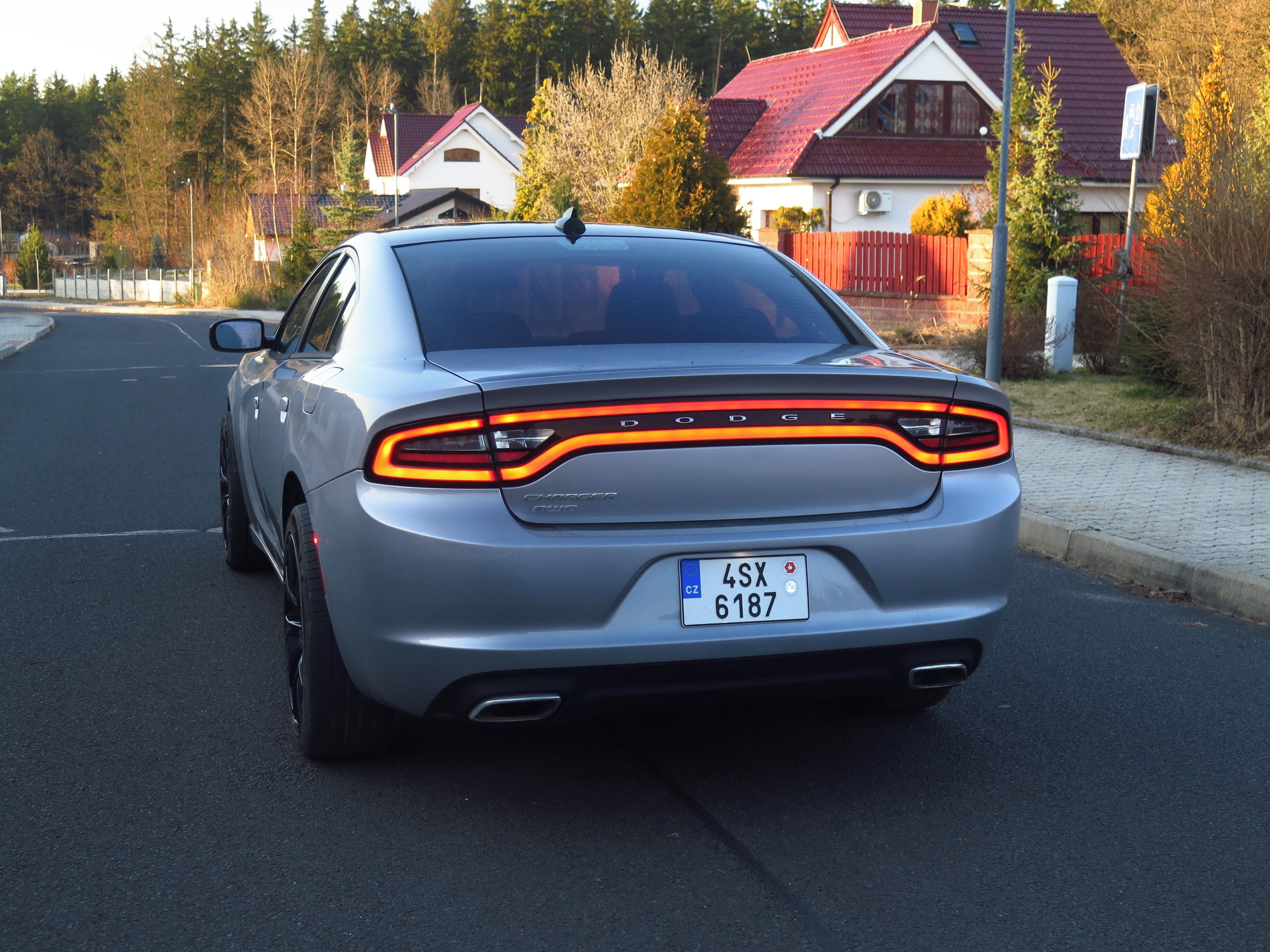 Dodge Charger, 3.6 V6 4x4 - DPH - po servisu - fotka 6