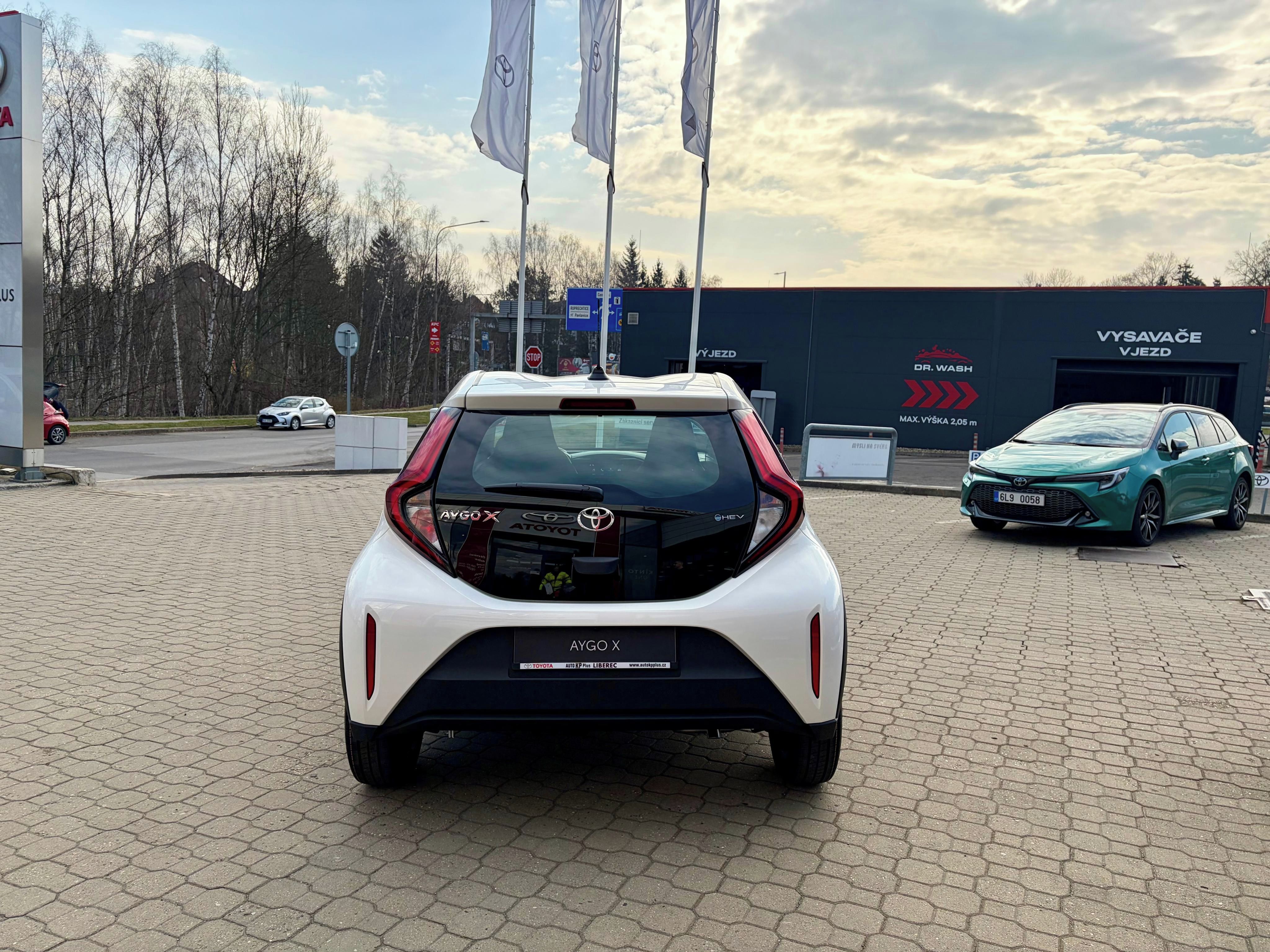 Toyota Aygo, 1,5 HEV 116k Comfort - fotka 5